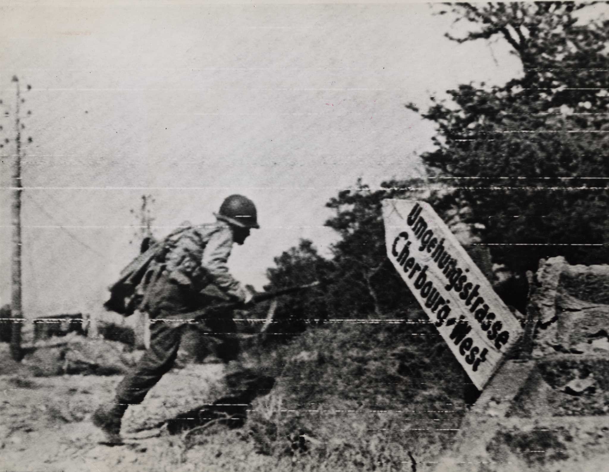 'American troops approaching Cherbourg, France', 26 June 1944