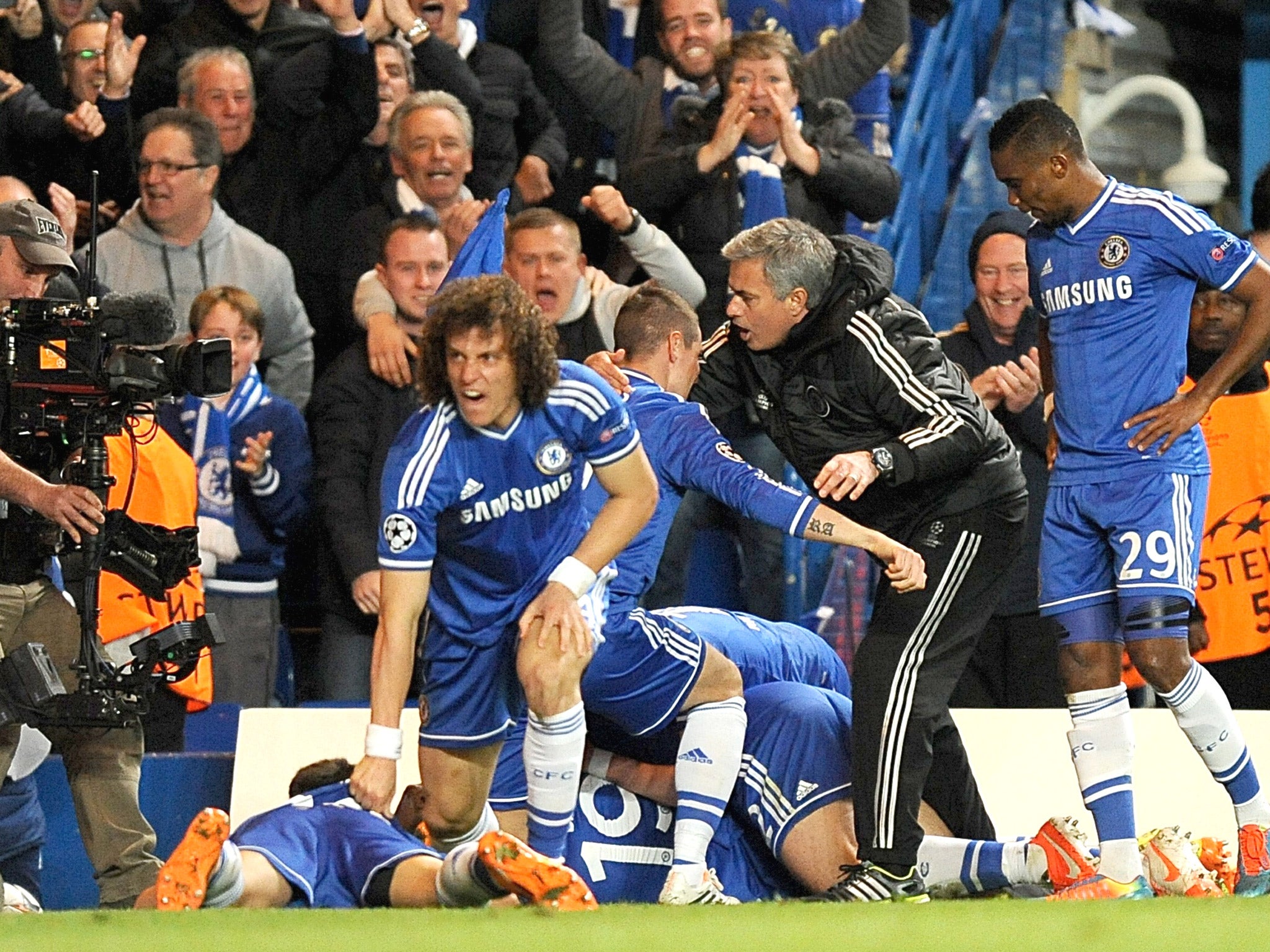 Jose Mourinho warns his players after their late goal against PSG