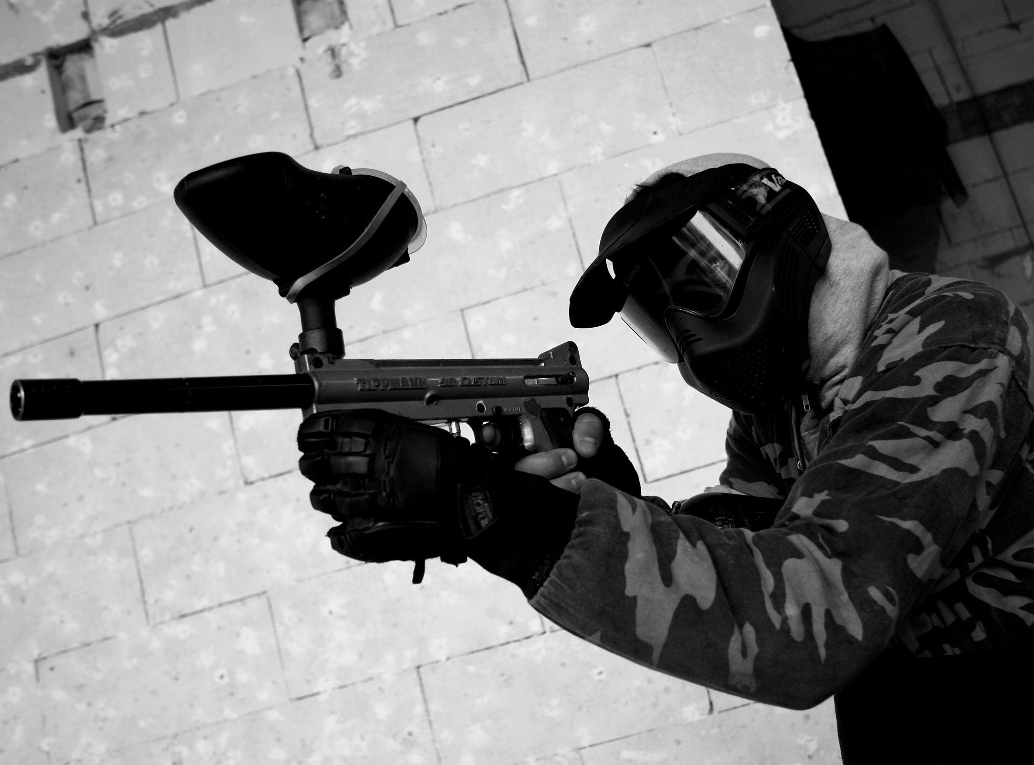 Police have arrested three men in Manchester following reports of a series of urban paintball drive-by attacks on Saturday night