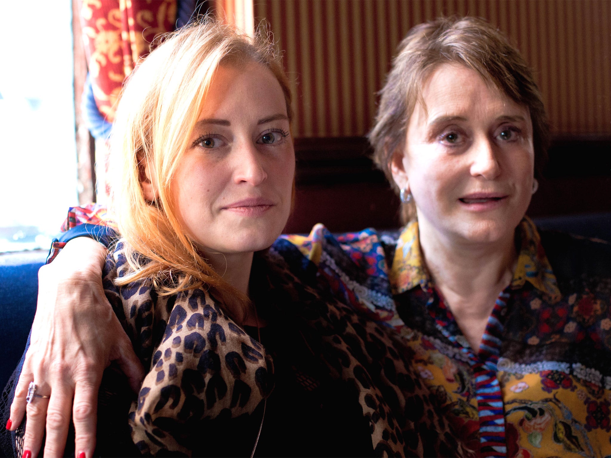 Kami Thompson with her mother, Linda Thompson