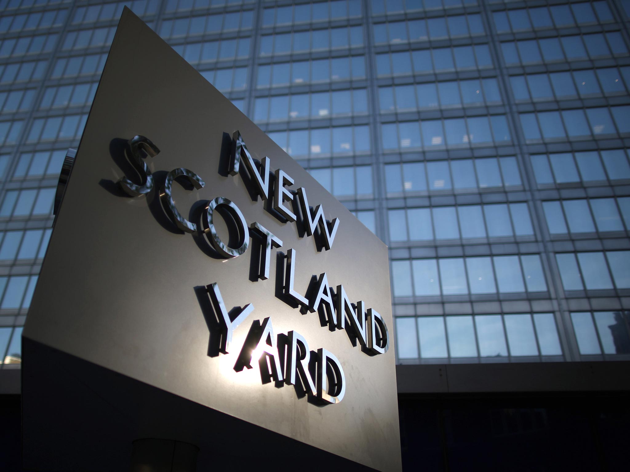 The victims spoke were shown information from two secret intelligence reports from the mid-1990s that were thought shredded by the Met in 2002