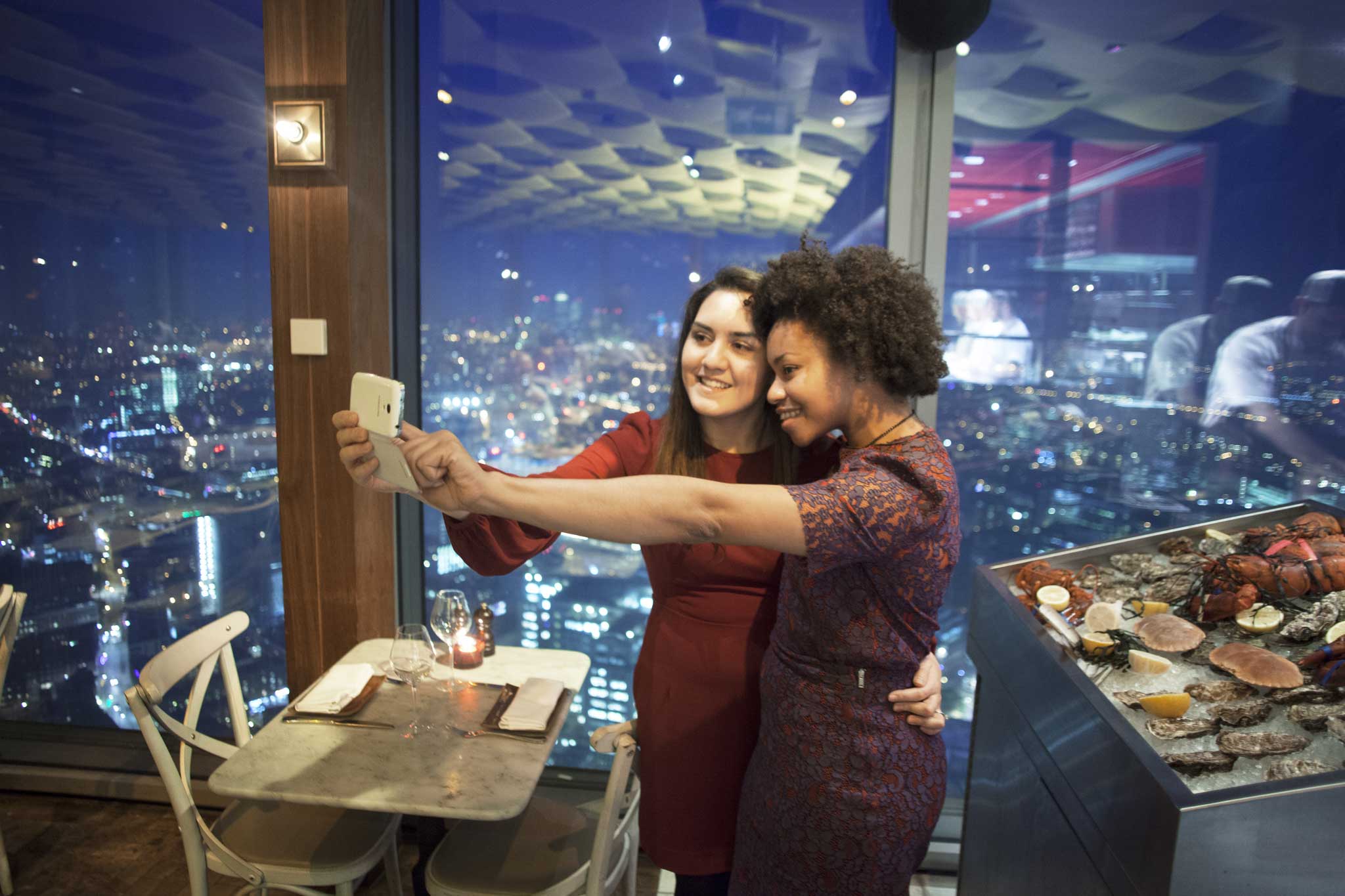 11pm: selfies are the order of the day as diners capture the panoramic view (Pall Hansen)