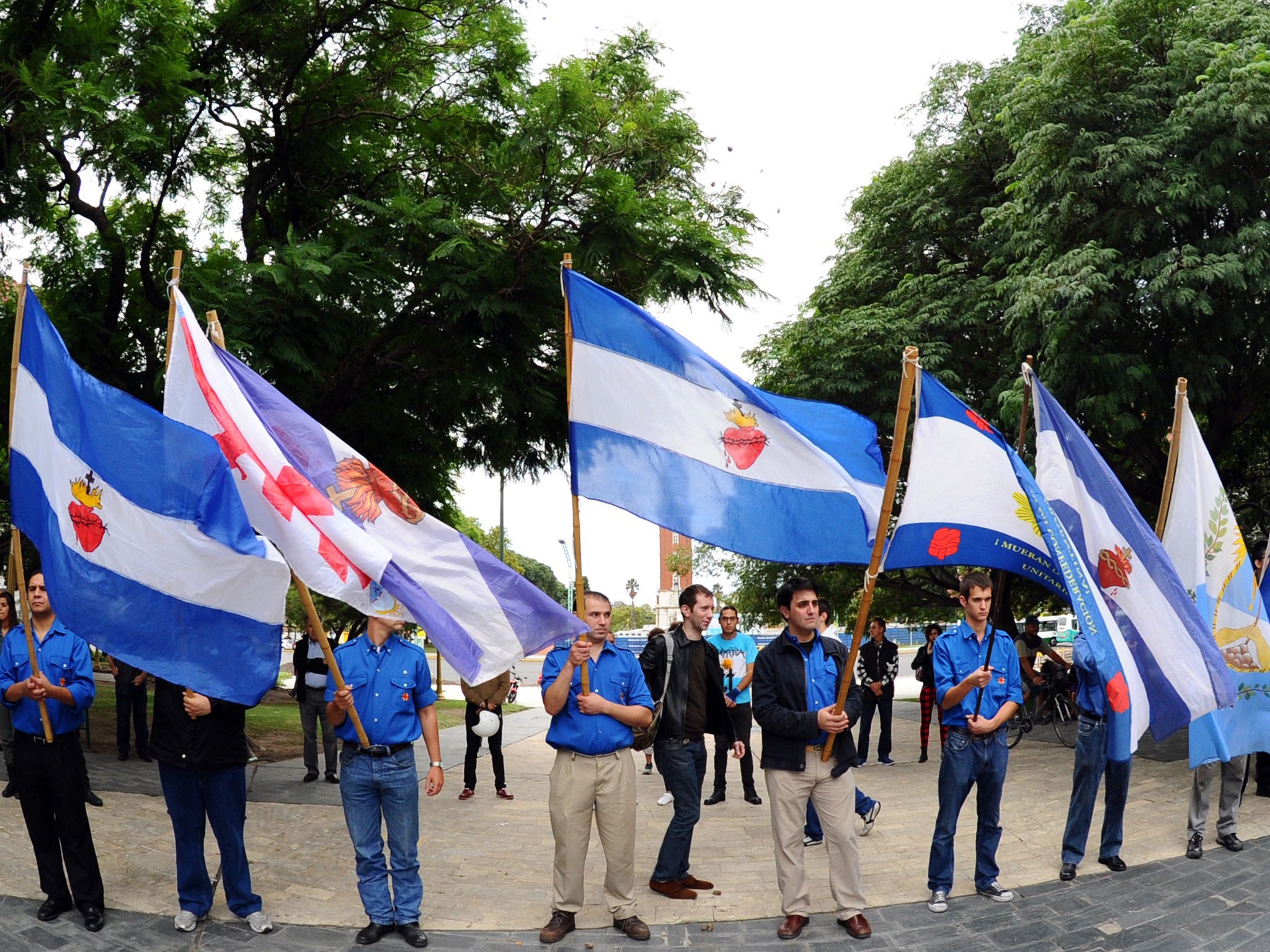 Deputy foreign minister Eduardo Zuain summoned the British Ambassador in Buenos Aires to protest over the "new show of military force"