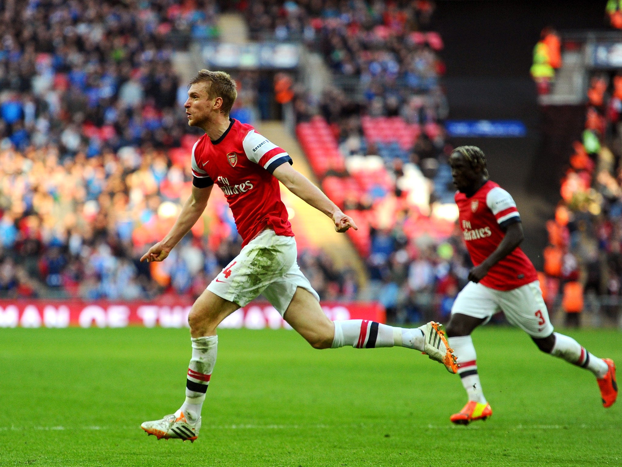 Per Mertesacker of Arsenal celebrates scoring