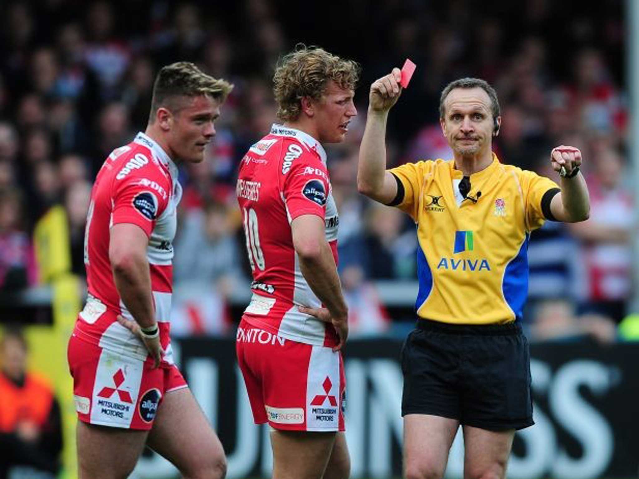 Flash harry: Referee Tim Wigglesworth sends off Gloucester’s Tavis Knoyle