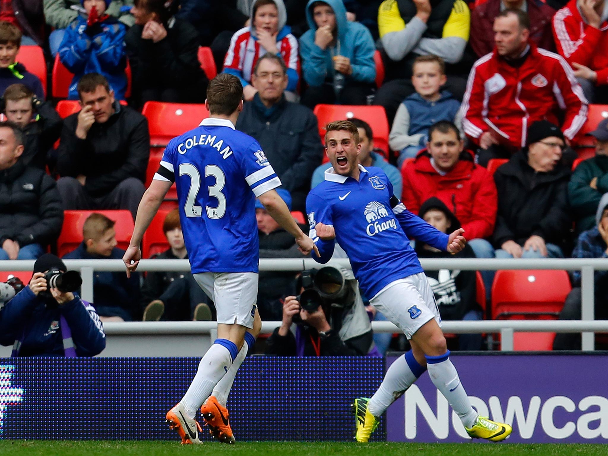 Gerard Deulofeu celebrates with Seamus Coleman after scoring the winning goal in the 1-0 victory over Sunderland