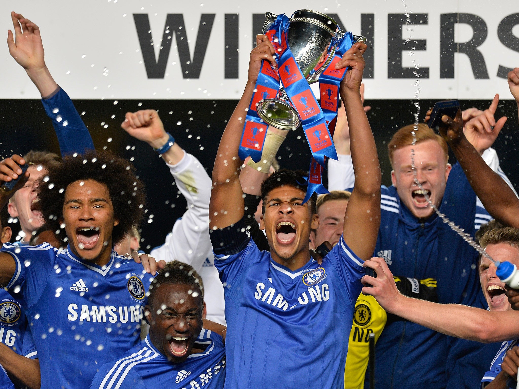 Loftus-Cheek lifts the FA Youth Cup