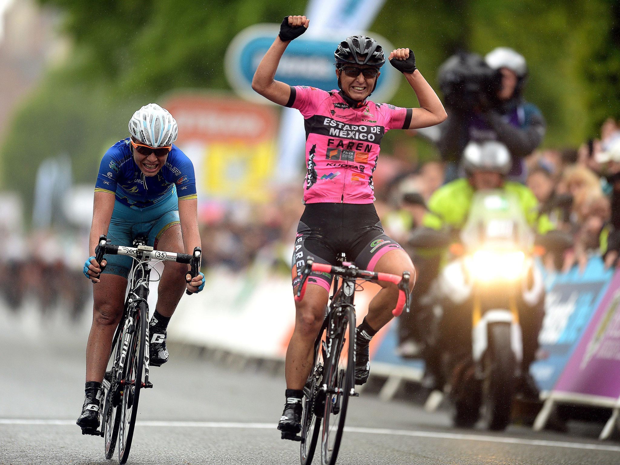 Rossella Ratto won stage two of the Women’s Tour to take the overall lead in torrential rain in Bedford