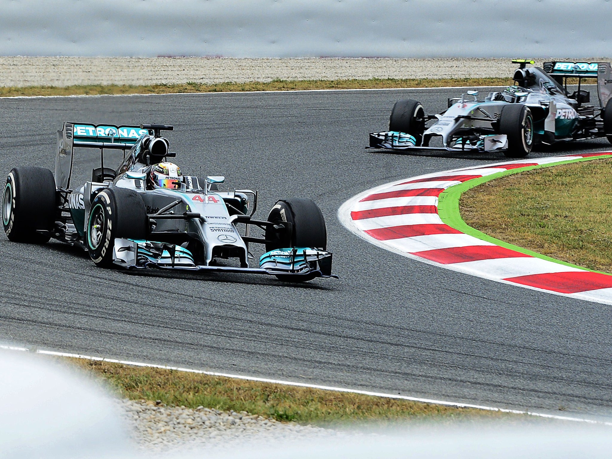 Rosberg attempts to hunt down Hamilton early on