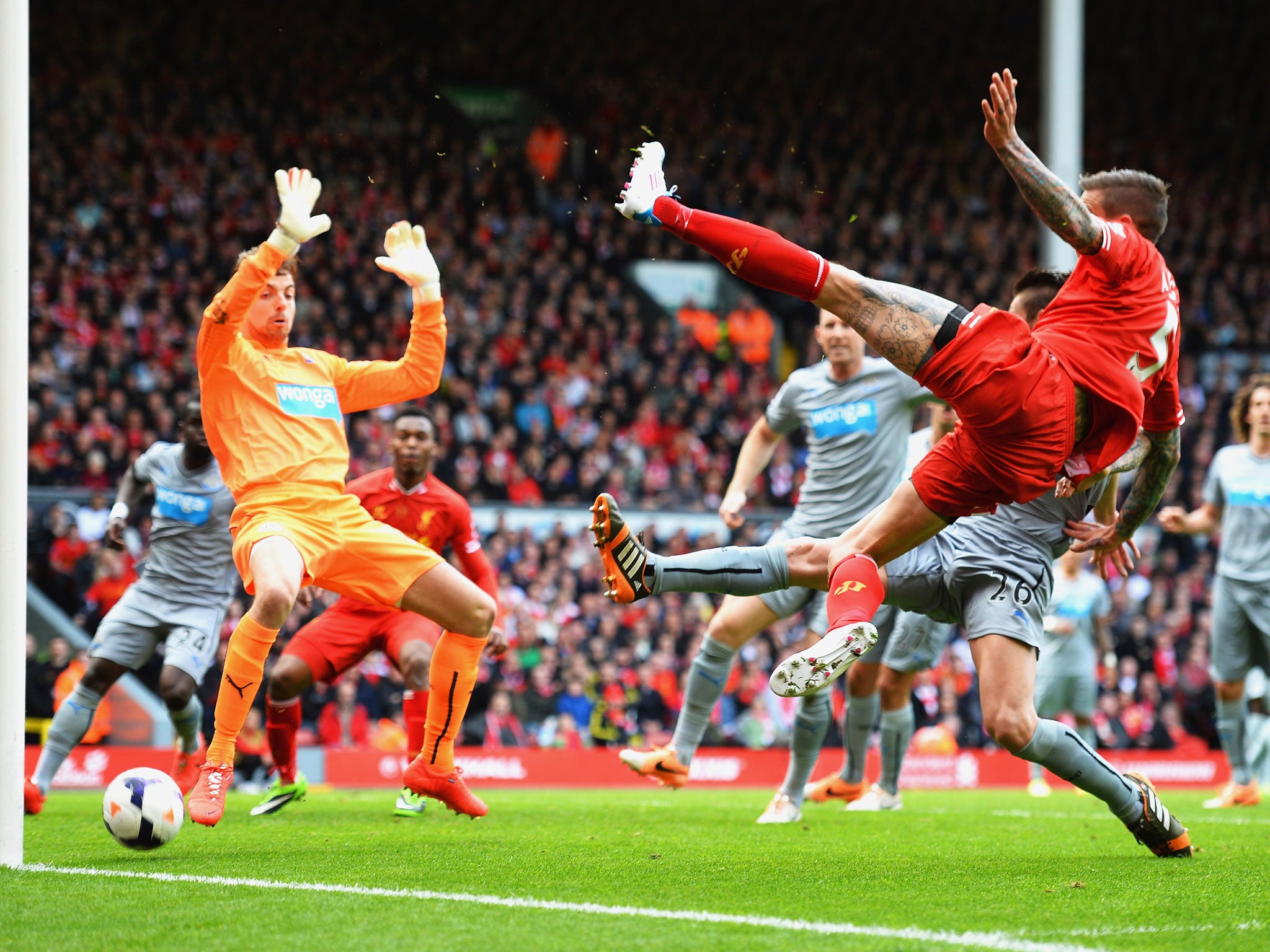 Daniel Agger scores Liverpool's equaliser