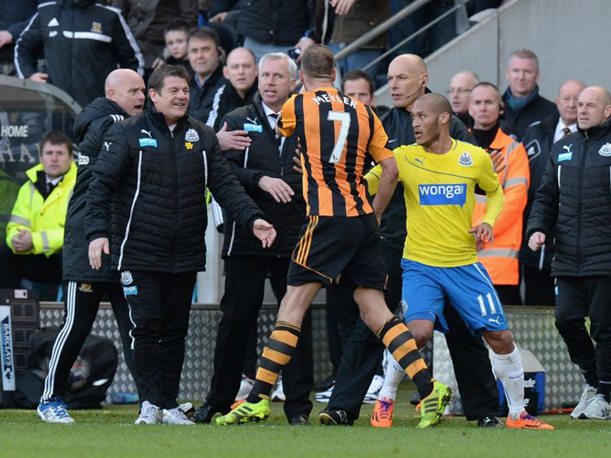 Alan Pardew confronts David Meyler