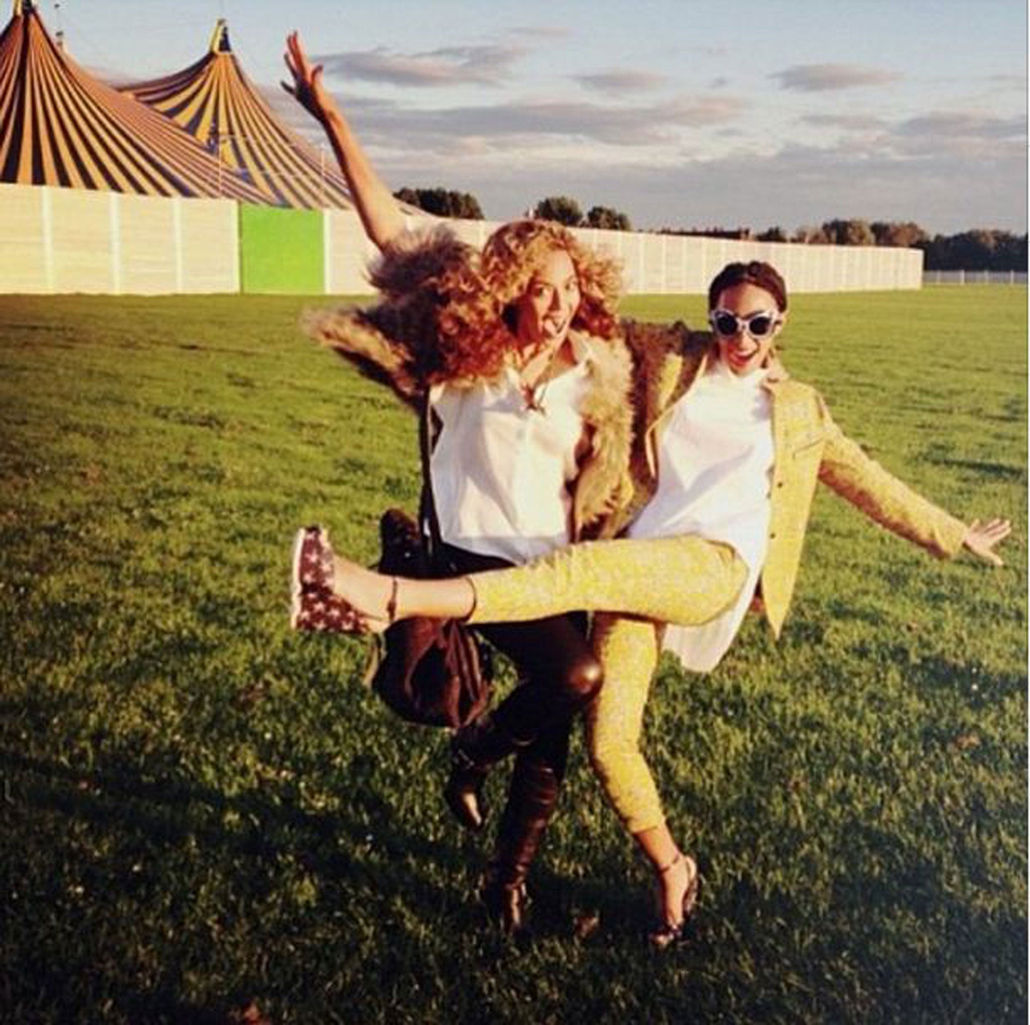 Beyonce posted a series of pictures of herself and her sister on her official Instagram account yesterday