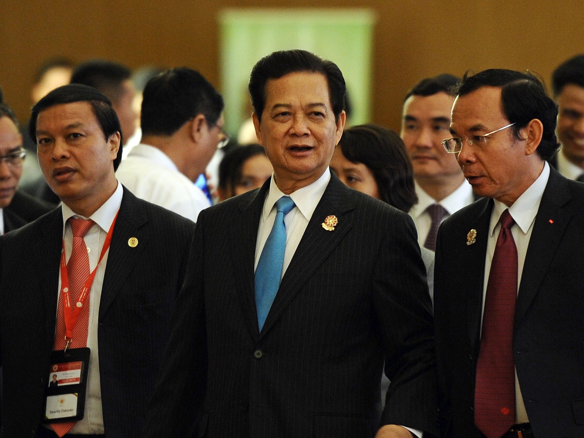 Vietnam's Prime Minister Nguyen Tan Dung (centre) sent out mass text messages earlier this week calling for calm