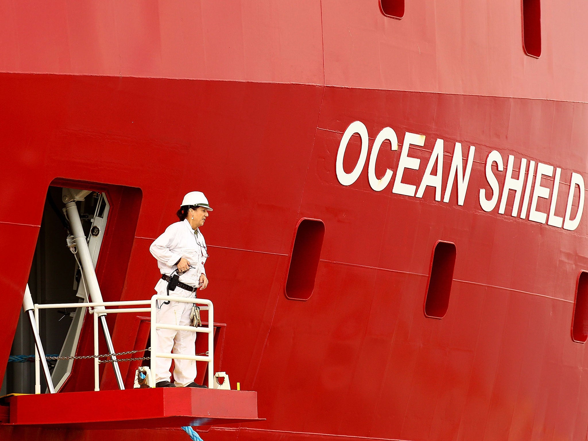 A crew member prepares for departure prior to ADV Ocean Shield slipping from the wharf at HMAS Stirling