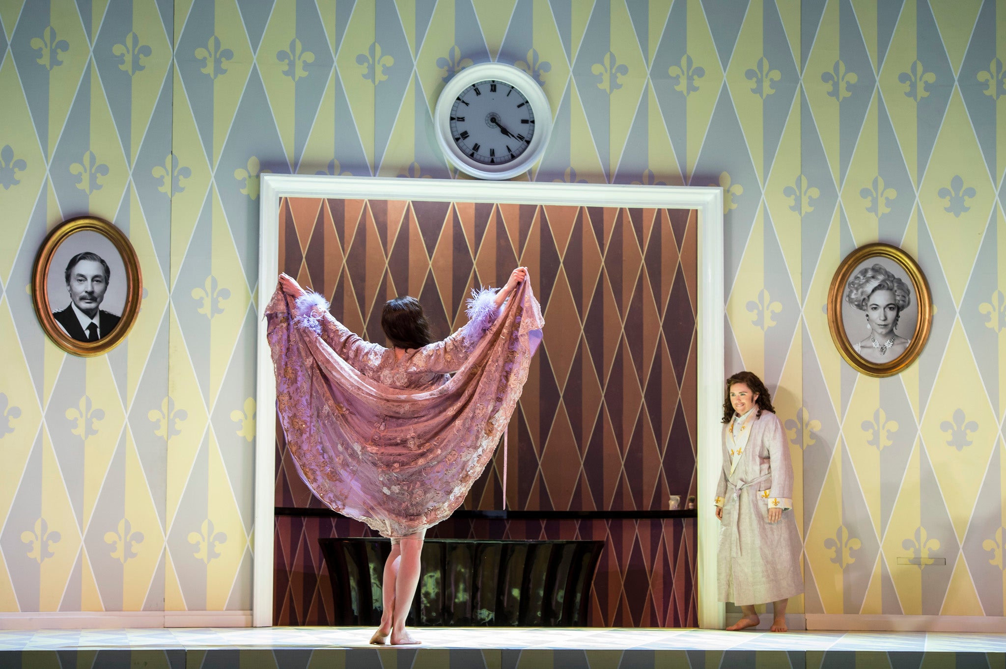 The Marschallin (Kate Royal) and Octavian (Tara Erraught) in Der Rosenkavalier