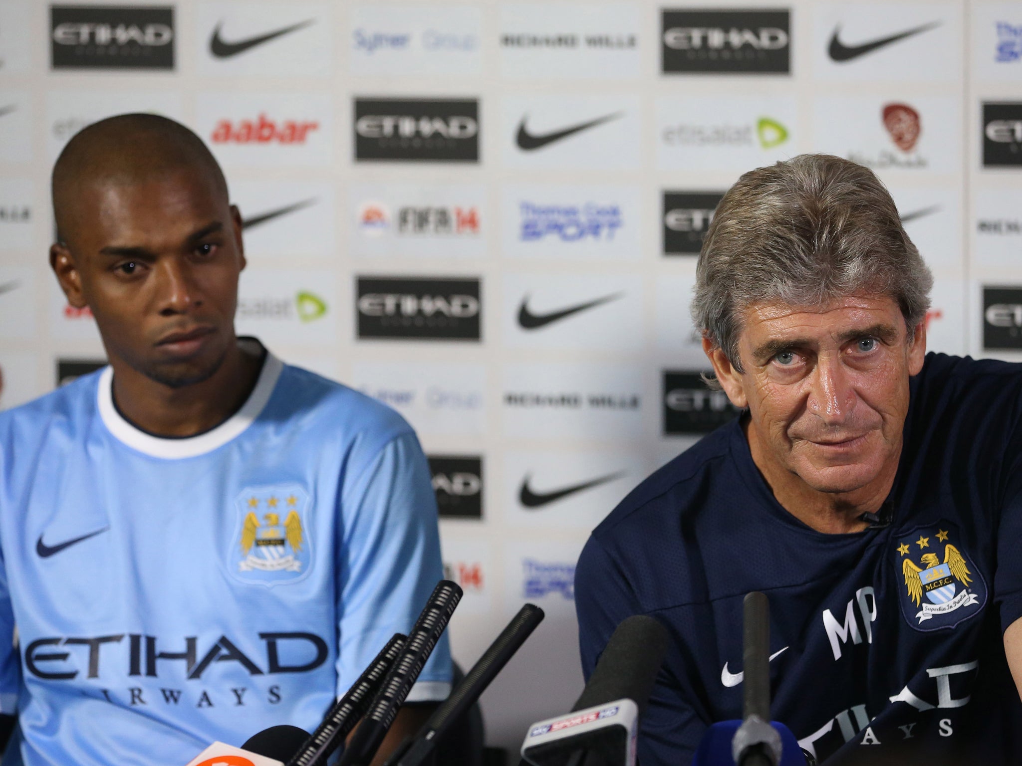 Manchester City announce Fernandinho as a new signing in 2013, alongside manager Manuel Pellegrini