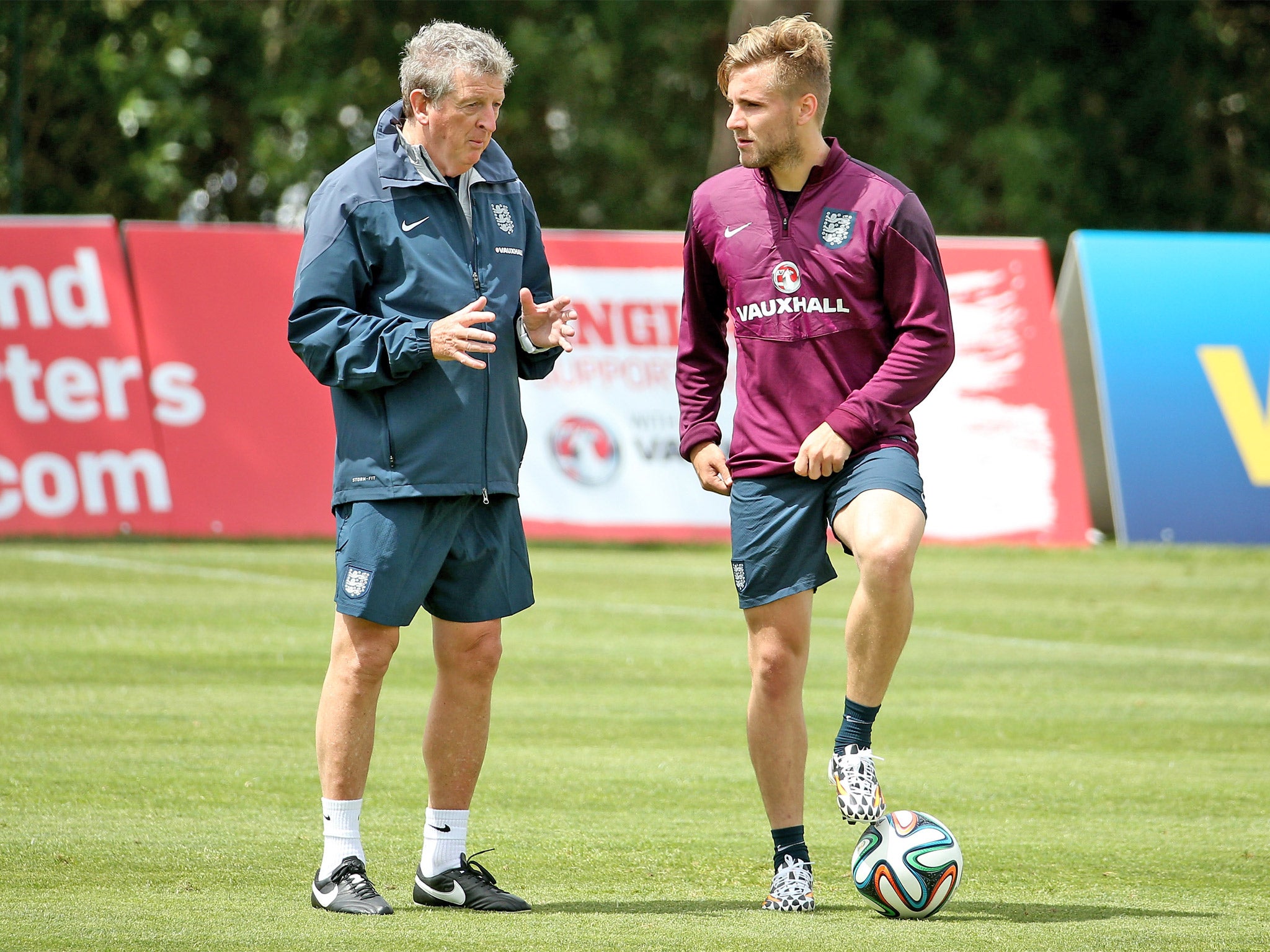 Roy Hodgson talks with Luke Shaw (Getty)