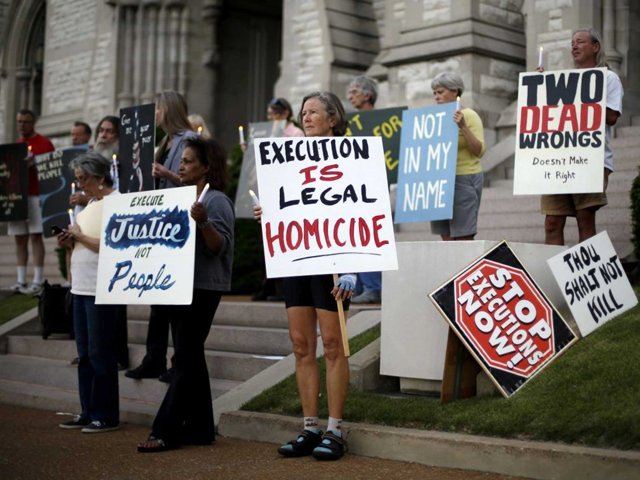 Silent Vigil: Protestors before the scheduled execution of Russell Bucklew, later stayed by the Supreme Court