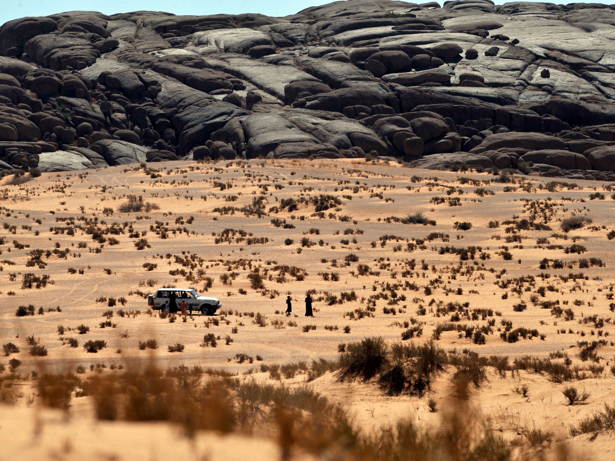 A Saudi family arrives for the the Hael International Rally in Hael Nufud desert in 2011.