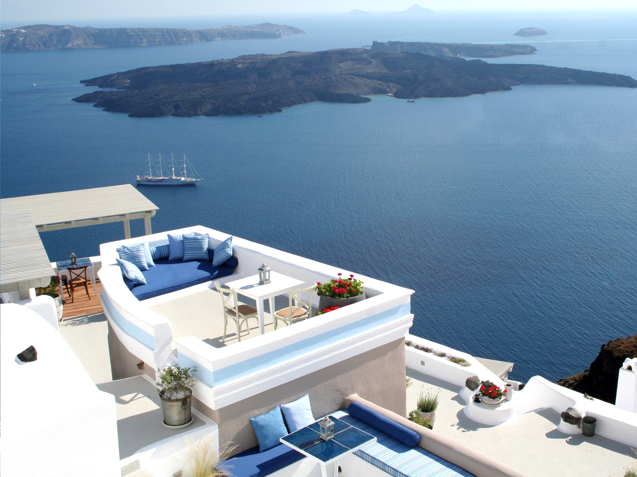 The white isle: Santorini’s cliff-top setting