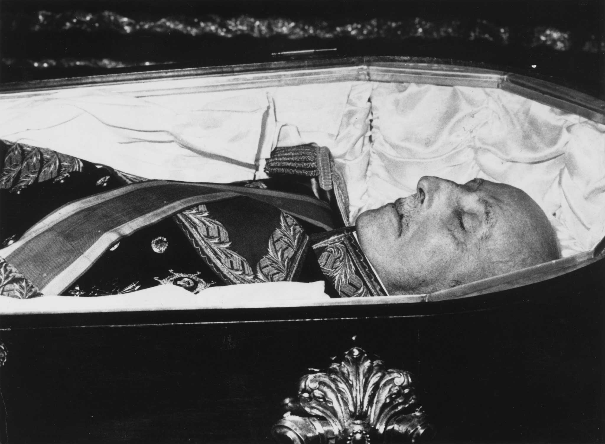 End of an era: General Franco lying in state in 1975