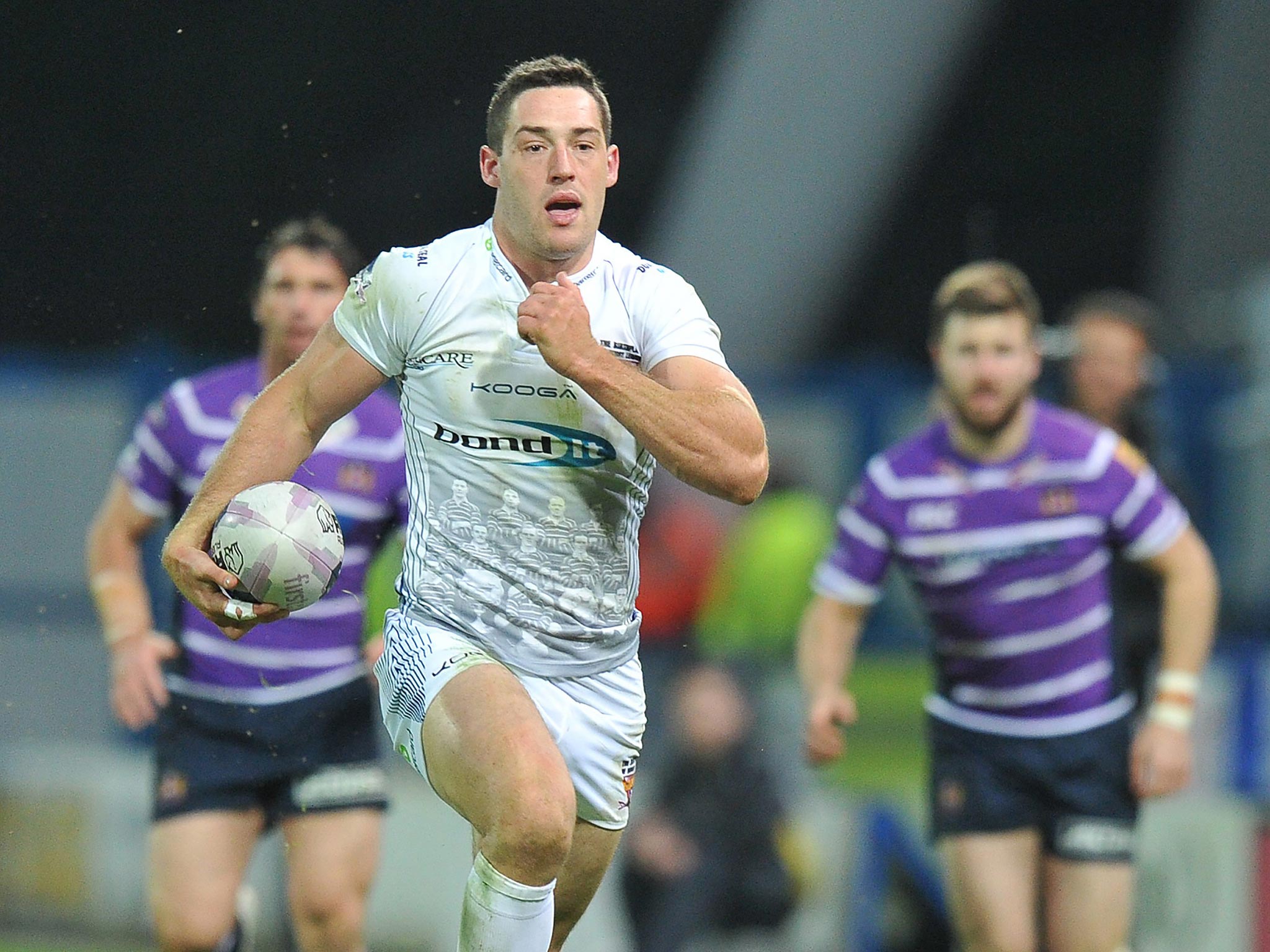 Huddersfield Giants' Joe Wardle runs in to score his second try