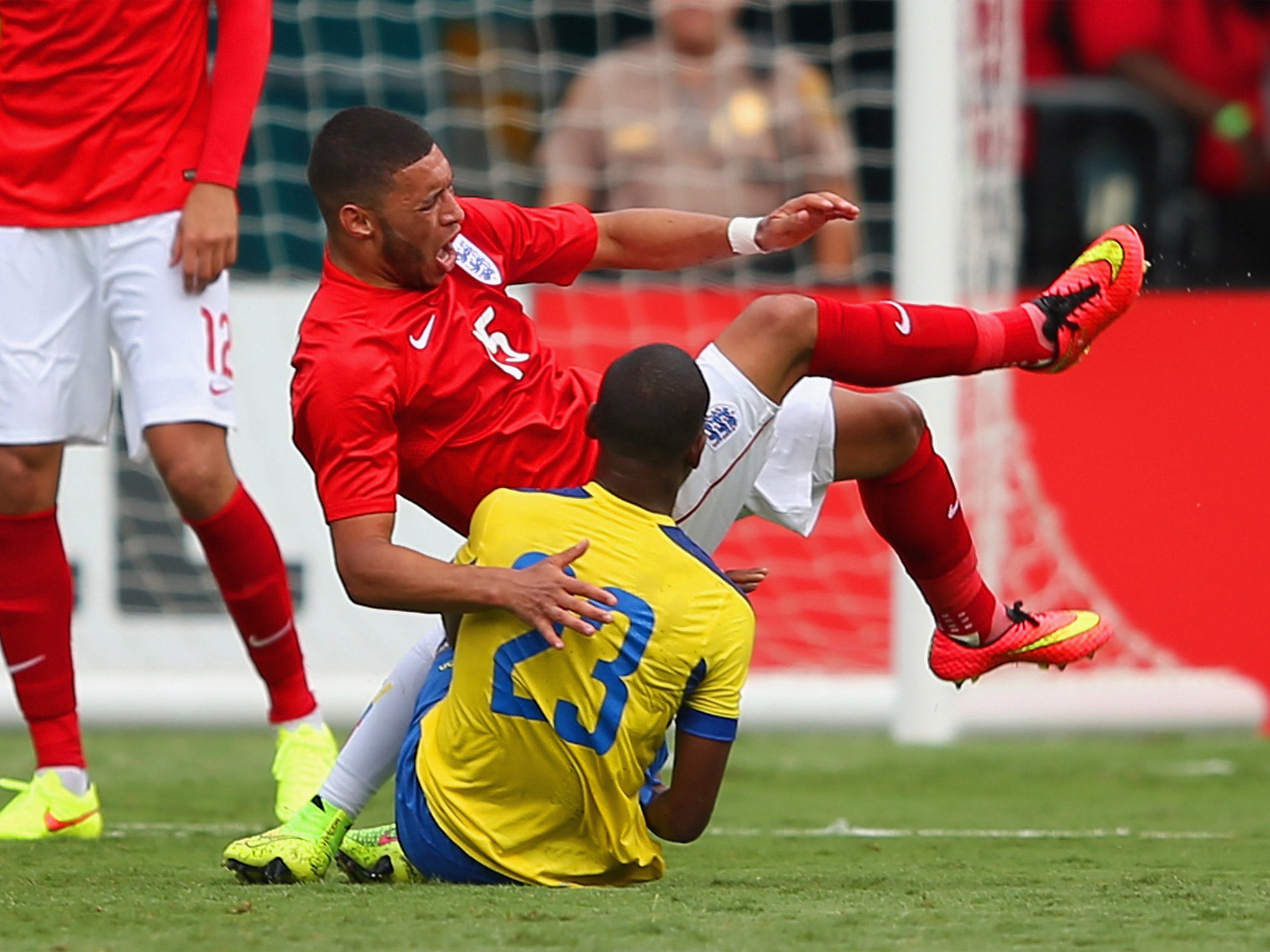 Alex Oxlade-Chamberlain goes down in pain under a challenge from Carlos Gruezo (Getty)