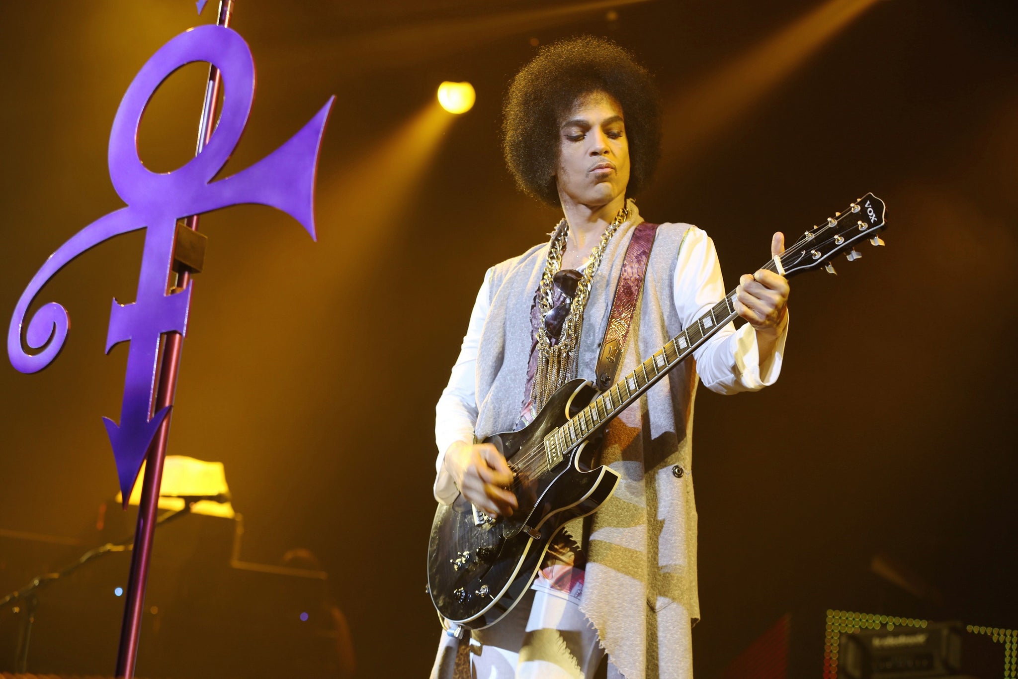 Prince &amp; 3RDEYEGIRL perform at Paris Zenith