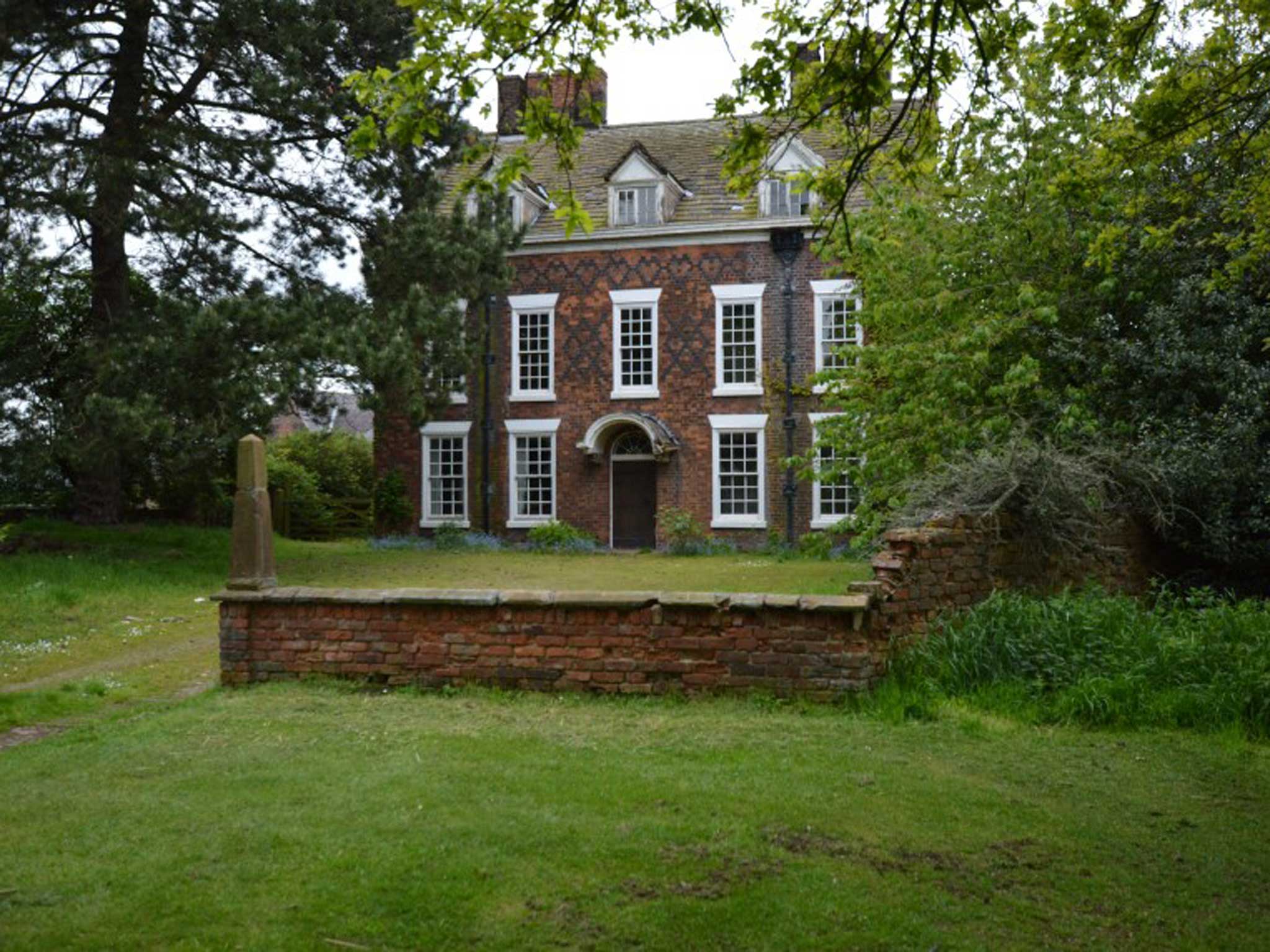 Eight bedroom property for sale in Aston Park House, Aston By Budworth, Northwich, Cheshire CW9. This Grade II listed house dates back to the 18th century and requires renovation. On with Auction House at a guide price of £225,000.