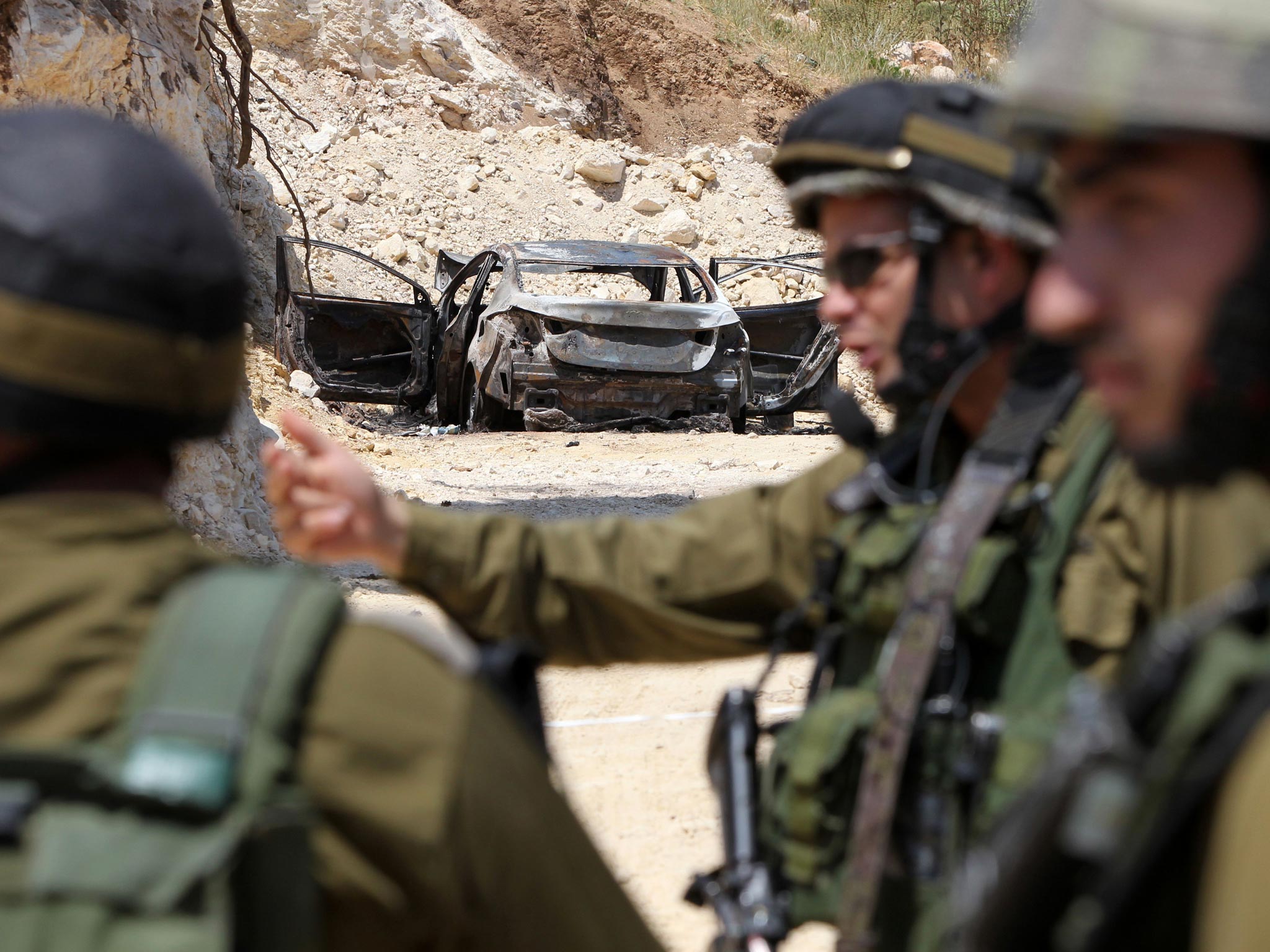 Troops conducted sweeps in Palestinian villages and towns in the southern West Bank including Idna, Dura, Halhoul and Hebron