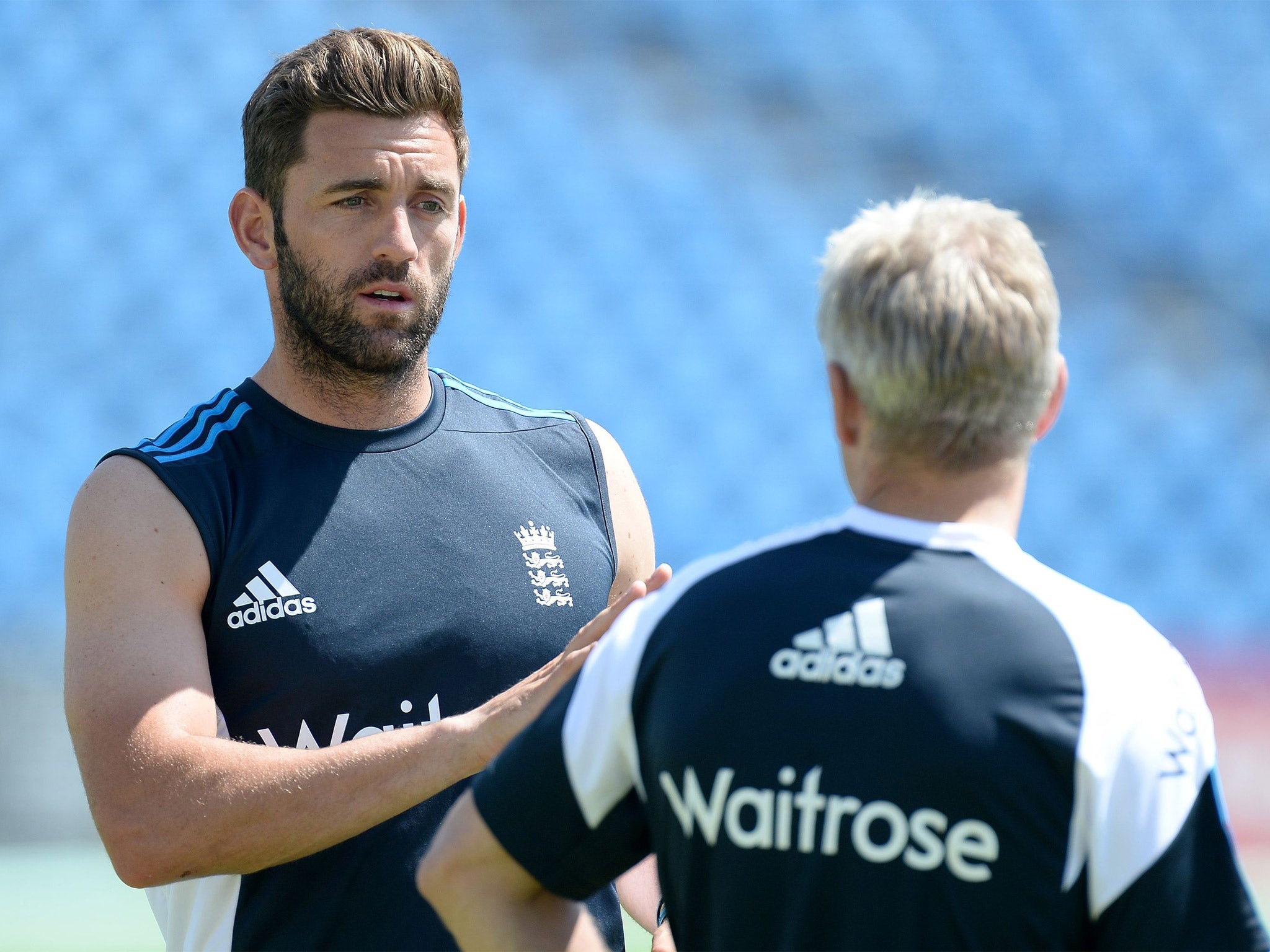 Liam Plunkett chats with coach Peter Moores at Headingley