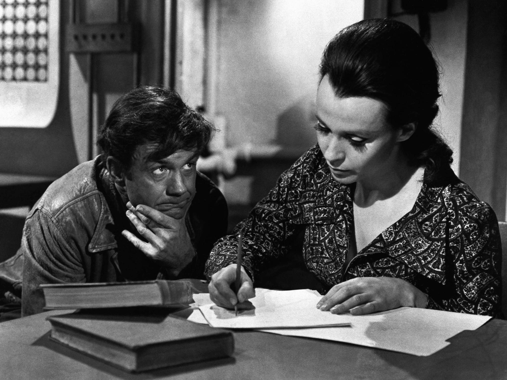 A scene from ‘Charly’, with Cliff Robertson in the title role, and Claire Blooom as the teacher with whom he falls in love with