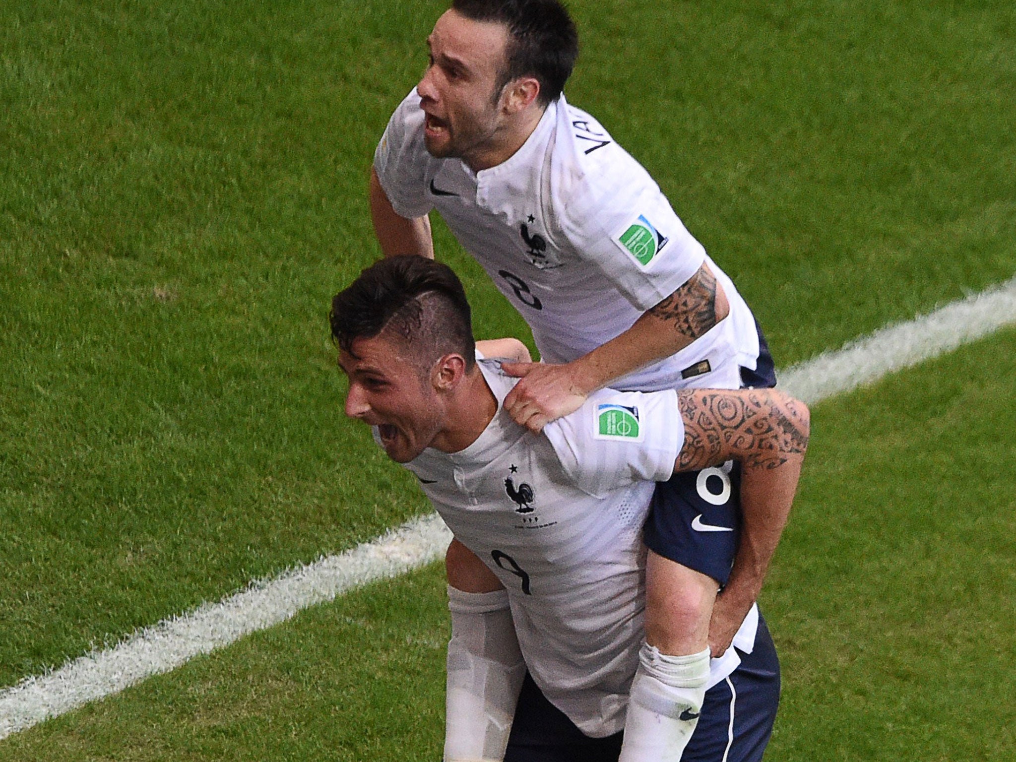 Mathieu Valbuena celebrates with Olivier Giroud