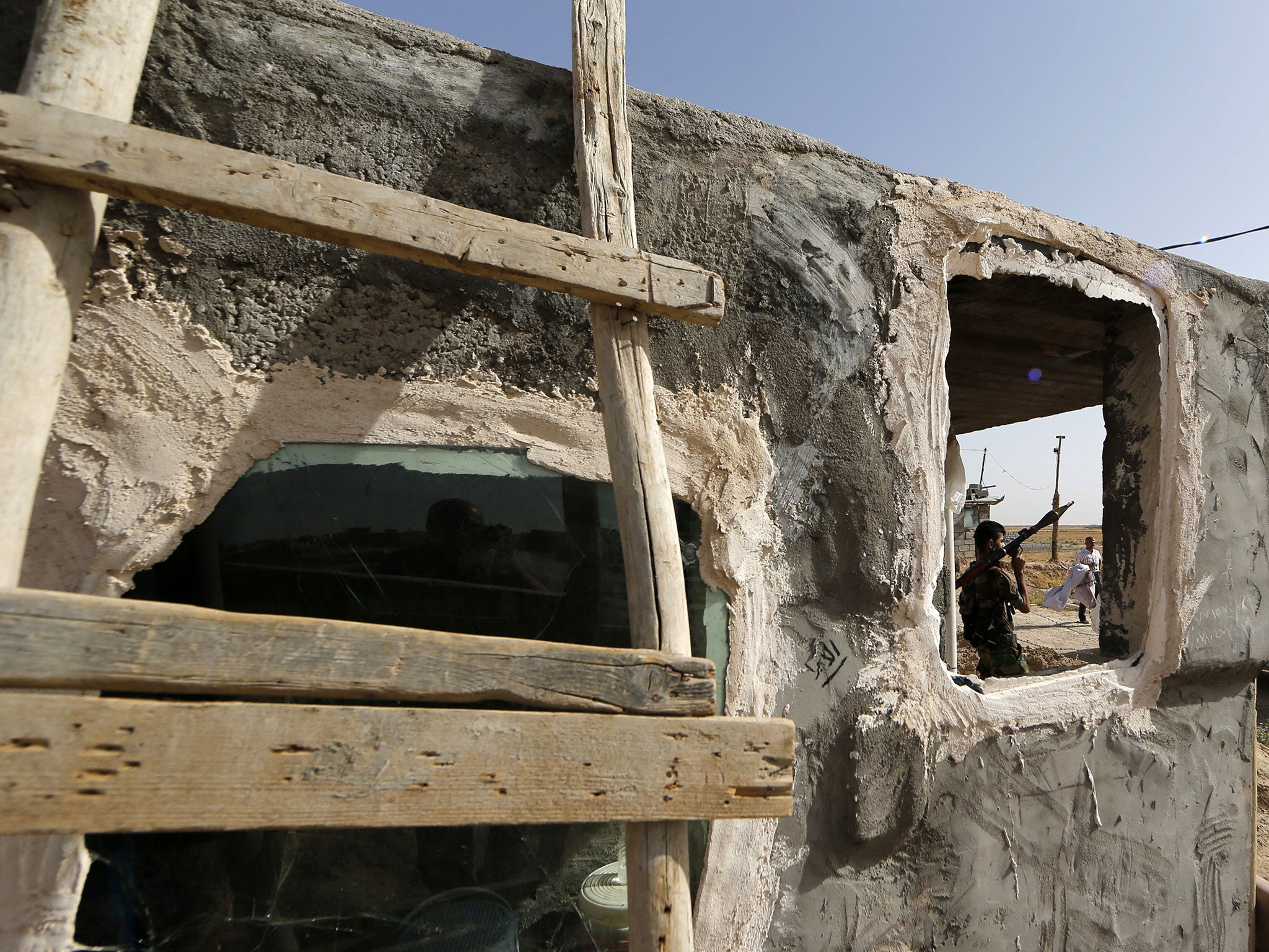 Iraqi Turkmen forces patrol a checkpoint in the northern city of Tuz Khurmatu on 21 June, 2014, close to locations of jihadist Islamic State of Iraq and the Levant (ISIL) fighters