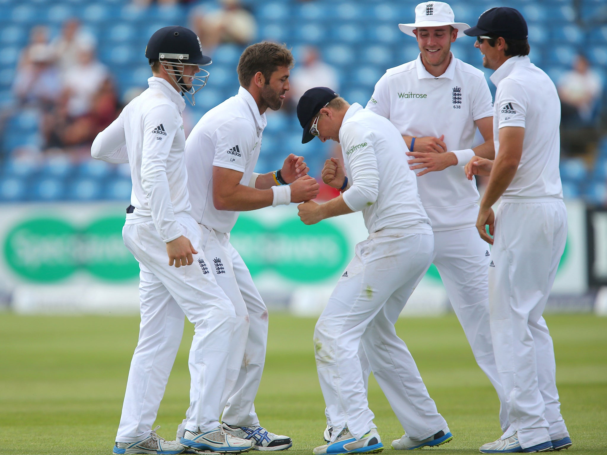 Liam Plunkett of England, centre left, and Joe Root of England, centre right, celebrate taking the wicket of Dhammika Prasad of Sri Lanka