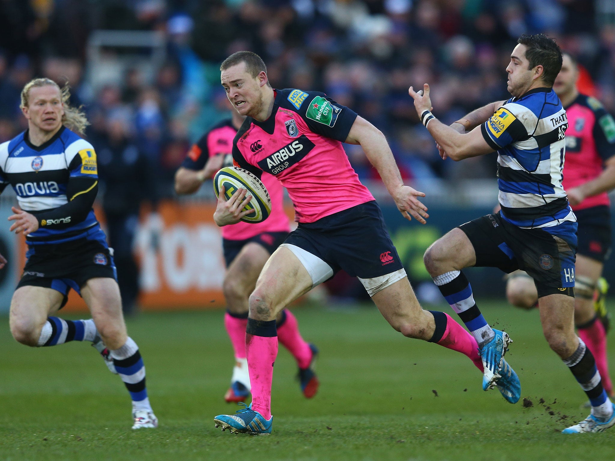 Owen Williams (C) of Cardiff Blues escapes from Horacio Agulla (R) of Bath during the LV Cup match between Bath and Cardiff Blues at the Recreation Ground
