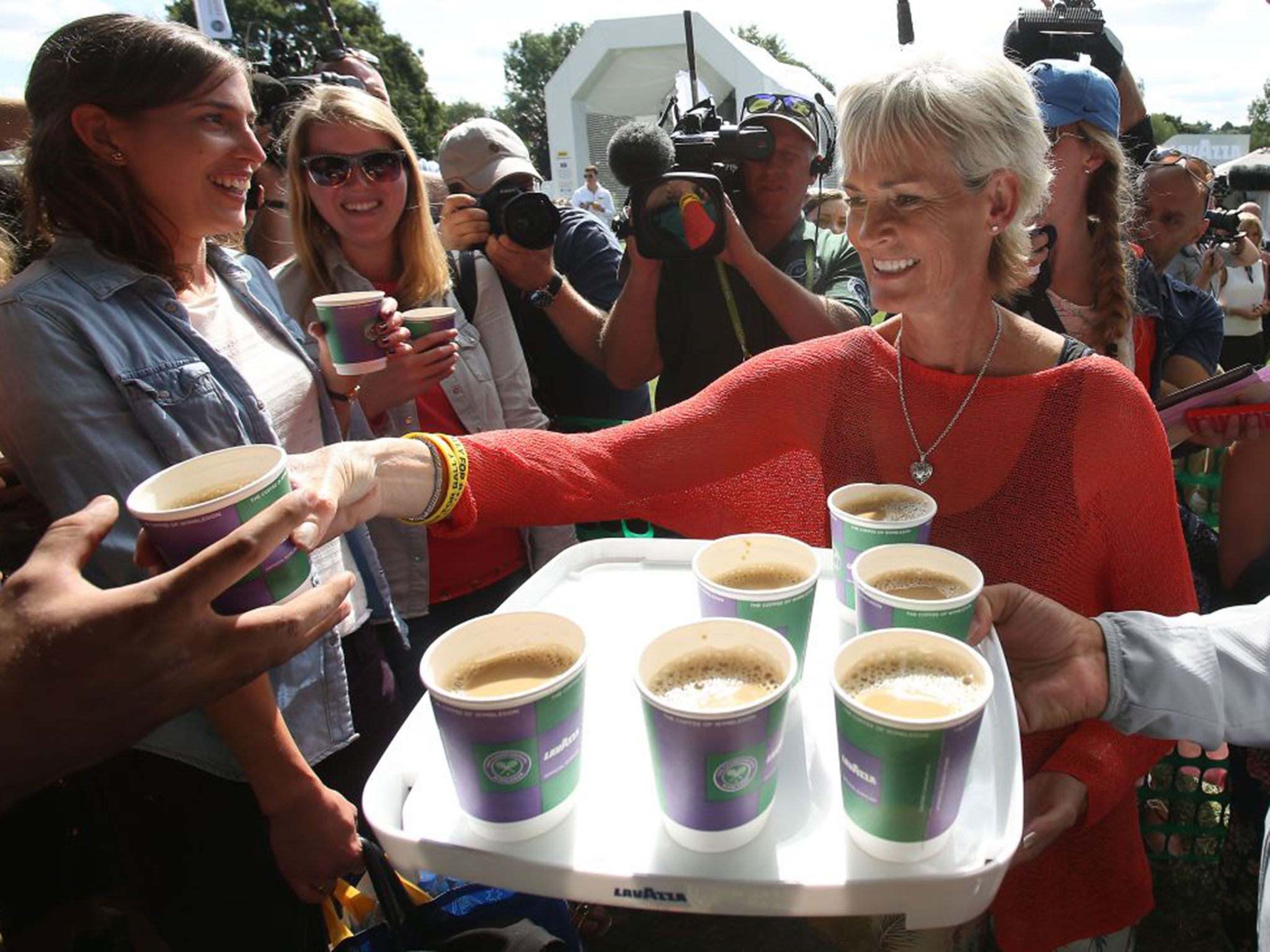 Judy Murray gives coffee to fans who had camped out overnight for Wimbledon tickets