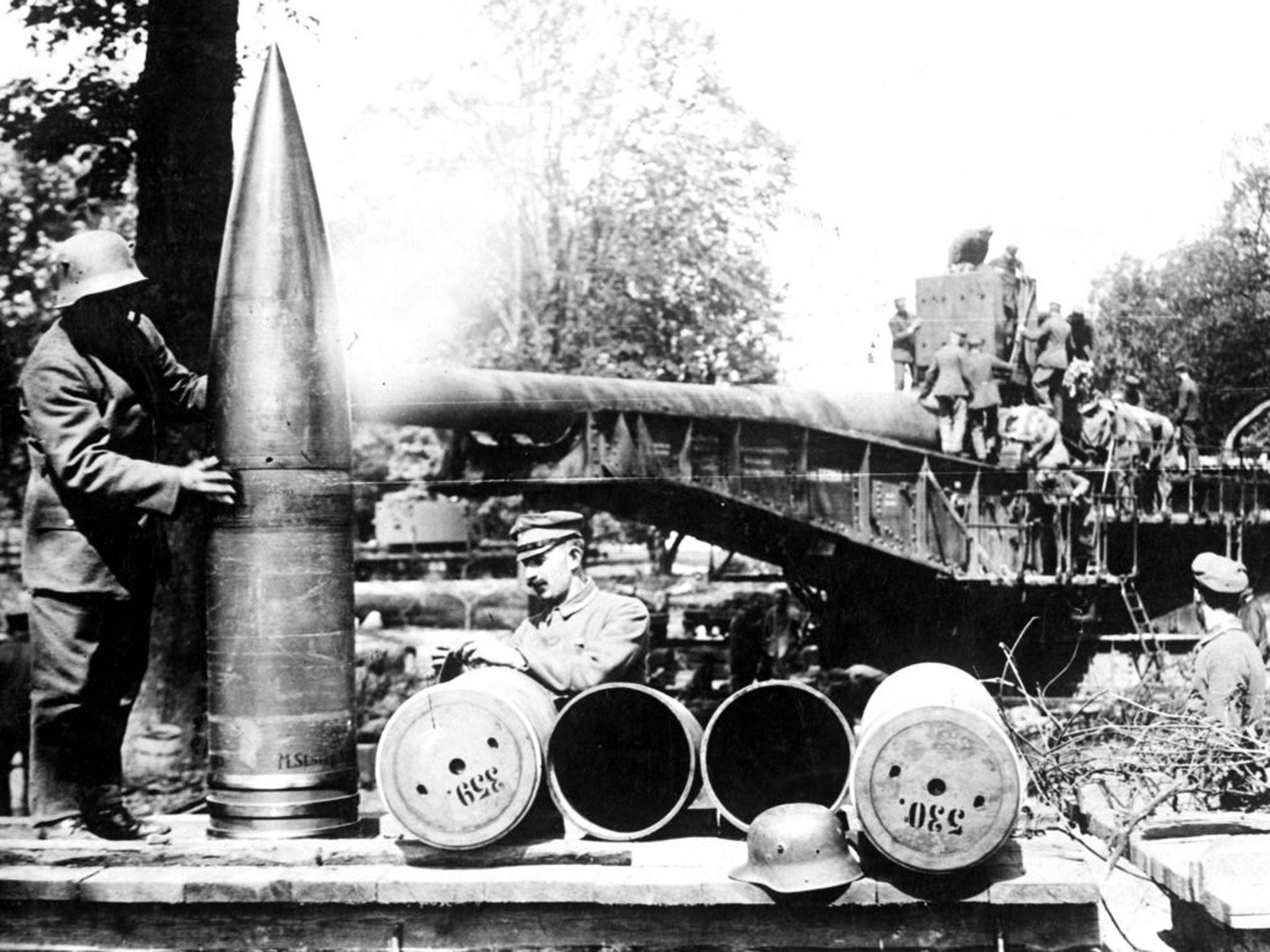 The immense long-range naval gun which was used to bombard Paris from behind the German lines in Picardy