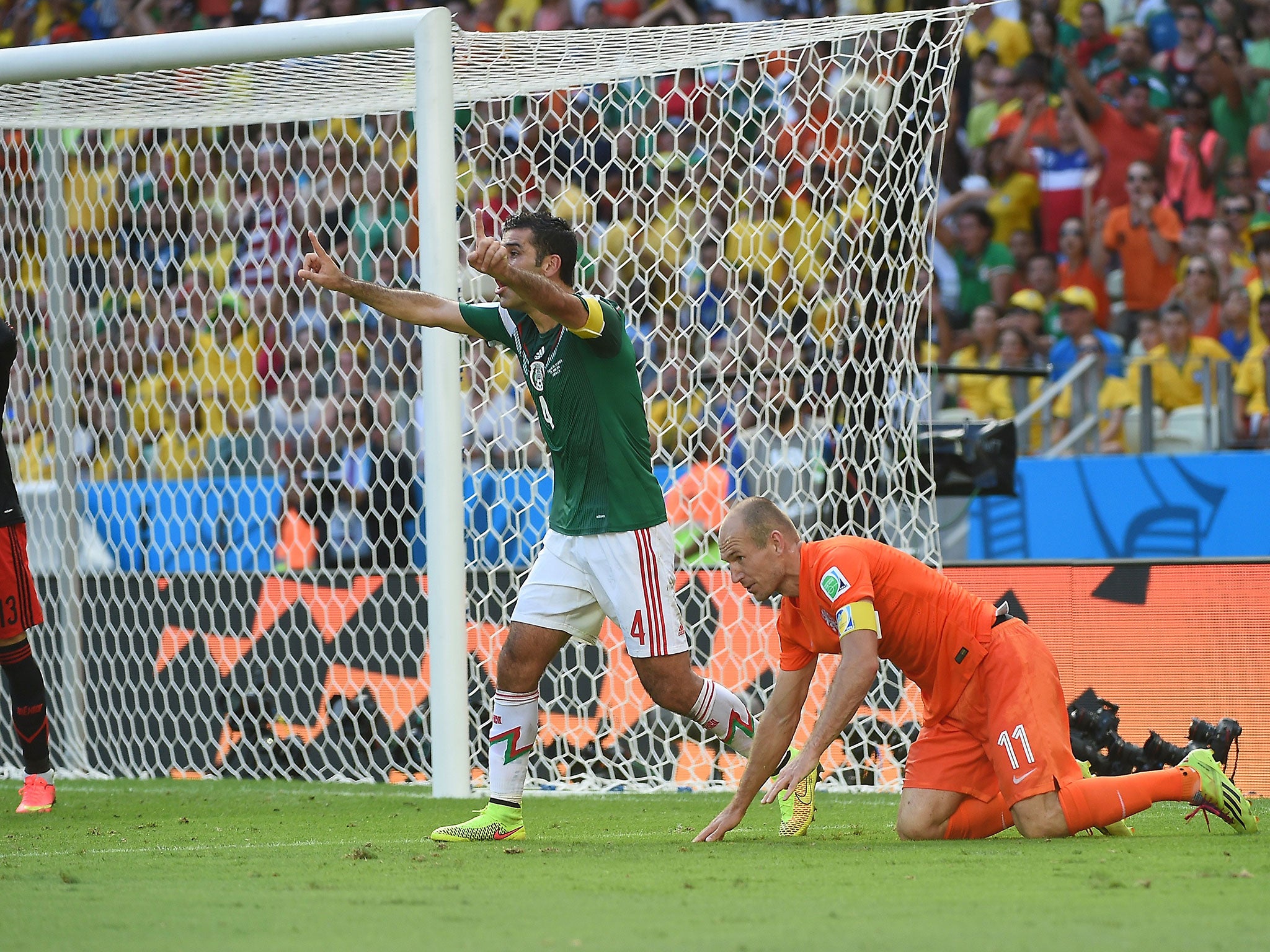 Robben won a controversial late penalty as the Netherlands beat Mexico in Fortaleza