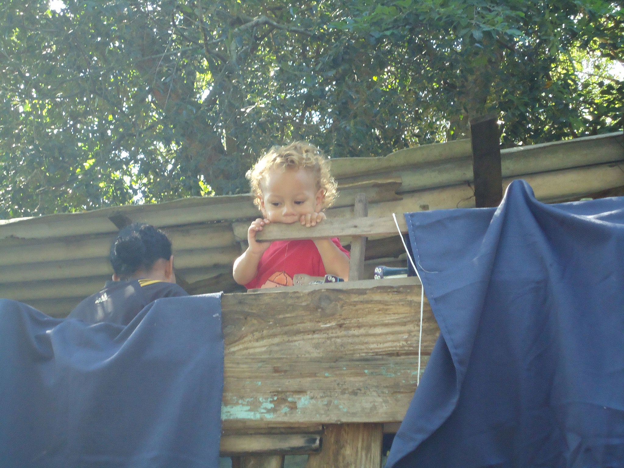 A view of of a young child in Morro da Cruz