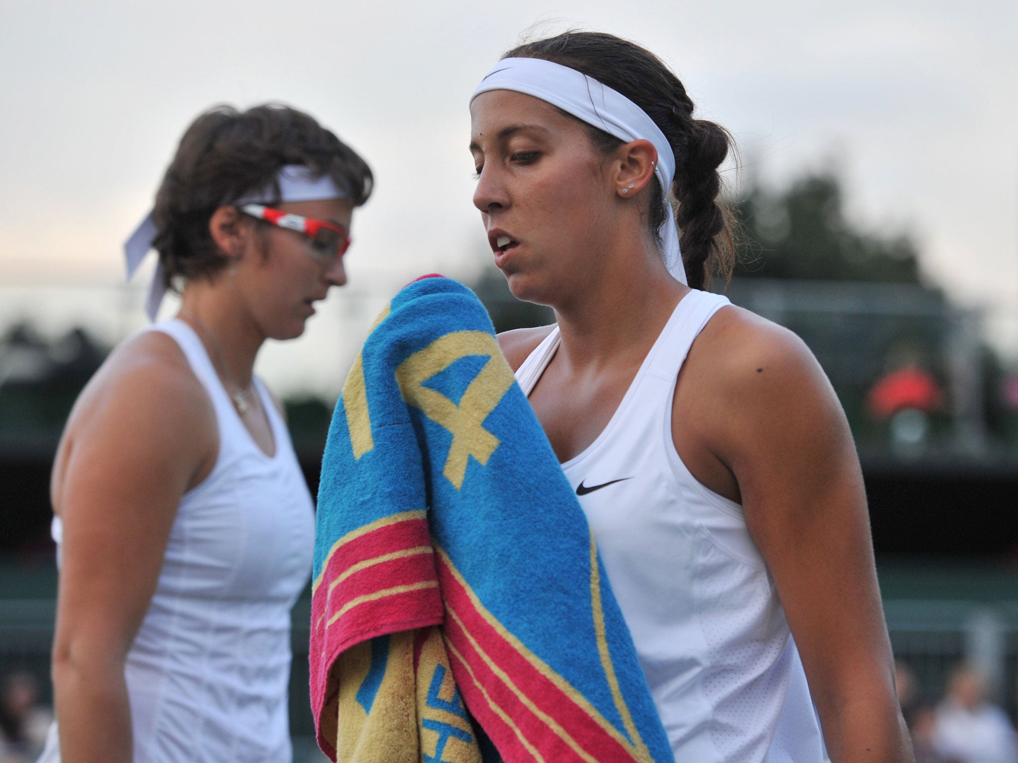 Kazakhstan's Yaroslava Shvedova (L) and US player Madison Keys (R) switch sides during their women's singles third round match on day six of 2014 Wimbledon