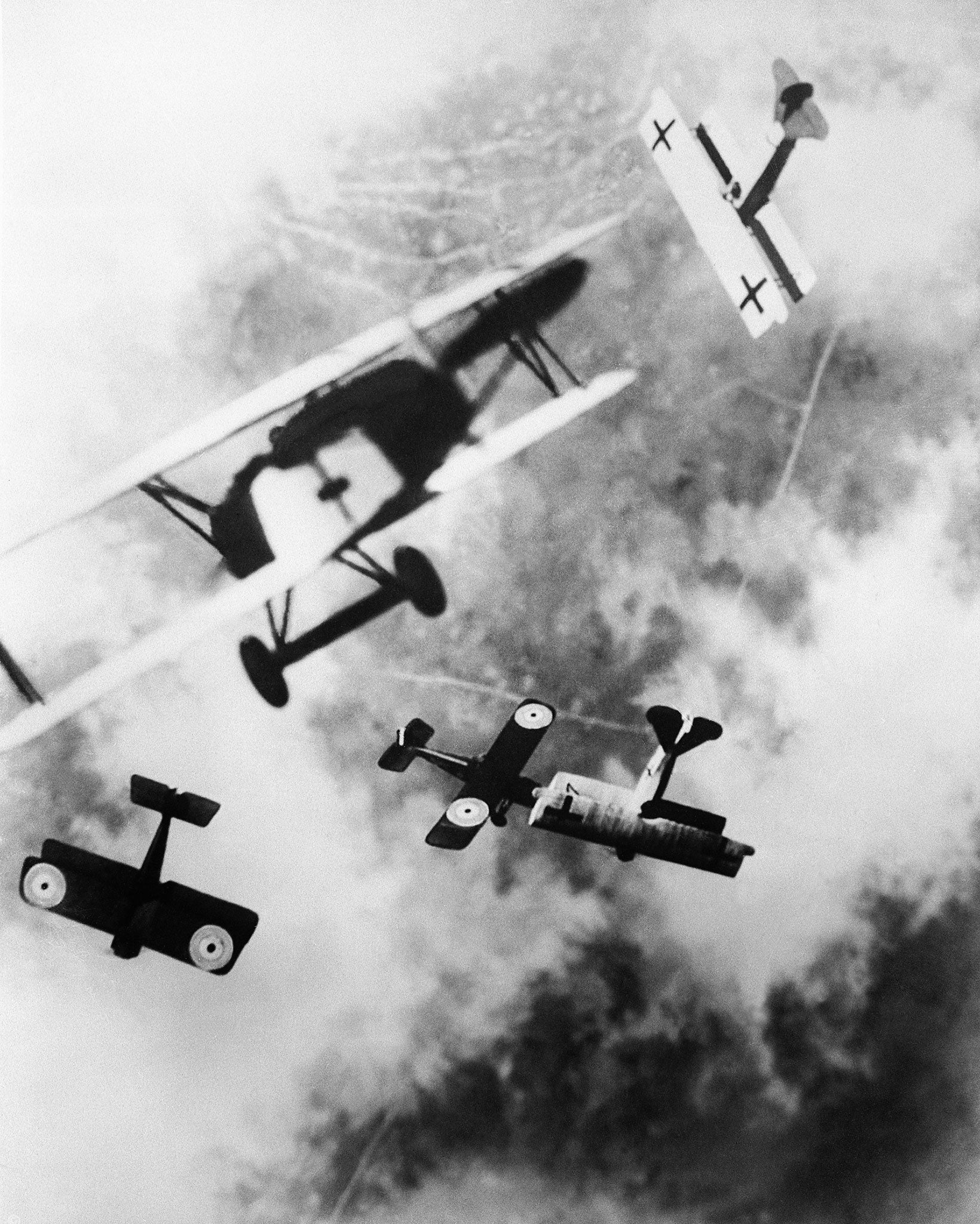 An aerial dogfight between at least 5 planes can be observed here. Dogfighting was the main method of attack between aircraft because the developments in aerial technology made it increasingly difficult to drop projectiles onto another plane. This dogfigh