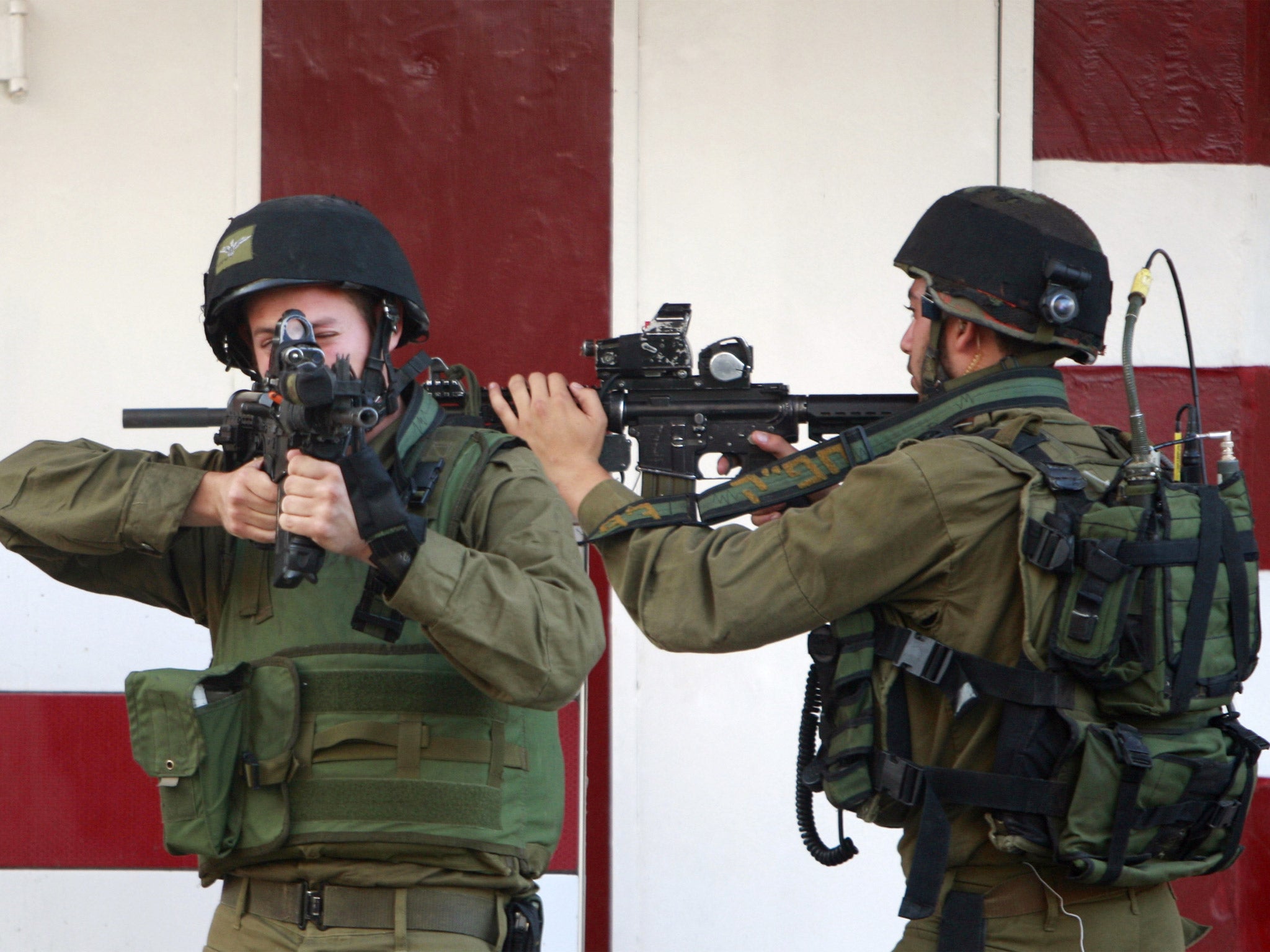 Israeli army soldiers take their positions