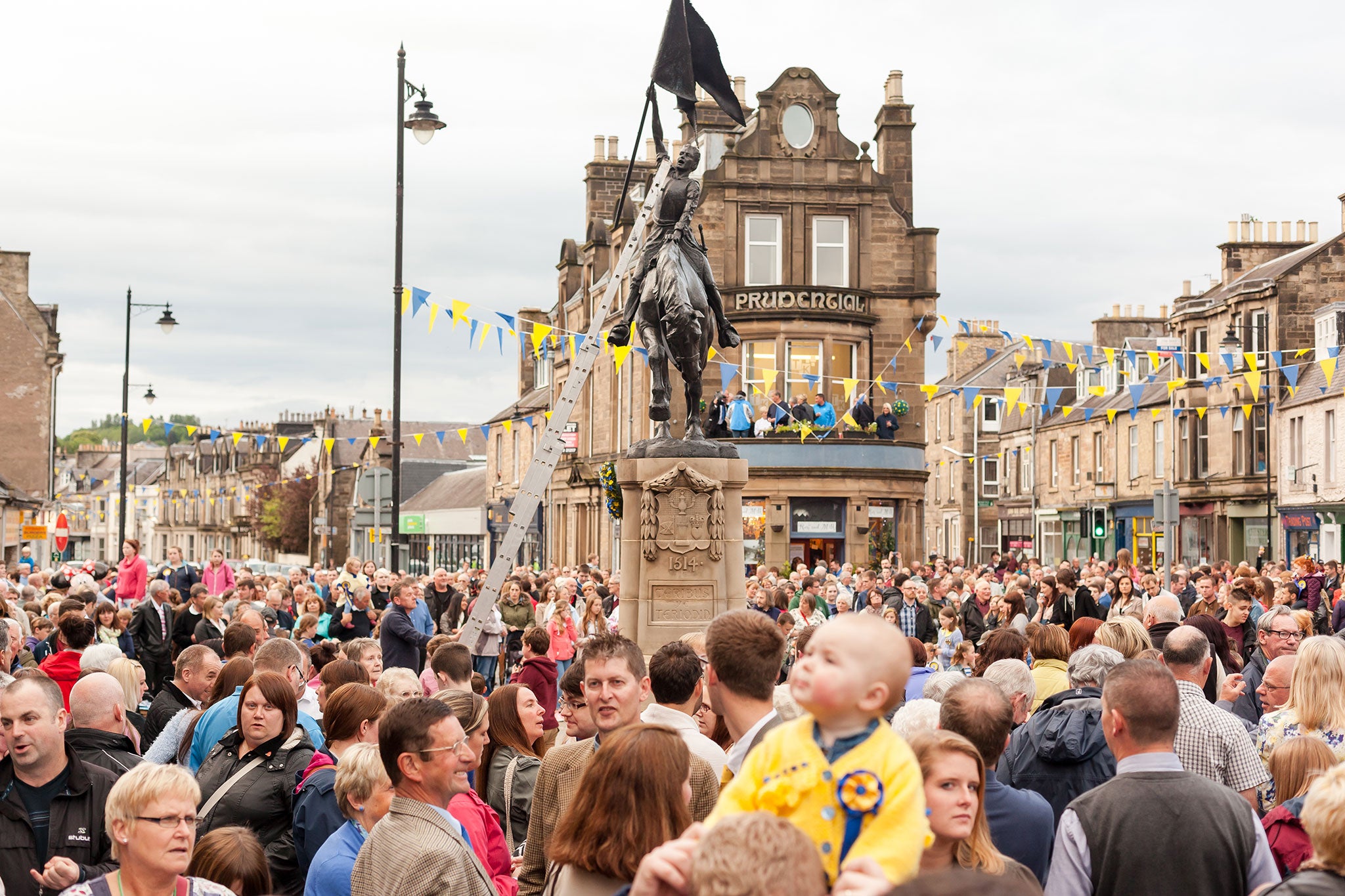 Hawick locals await the Cornet's adorning of the statue