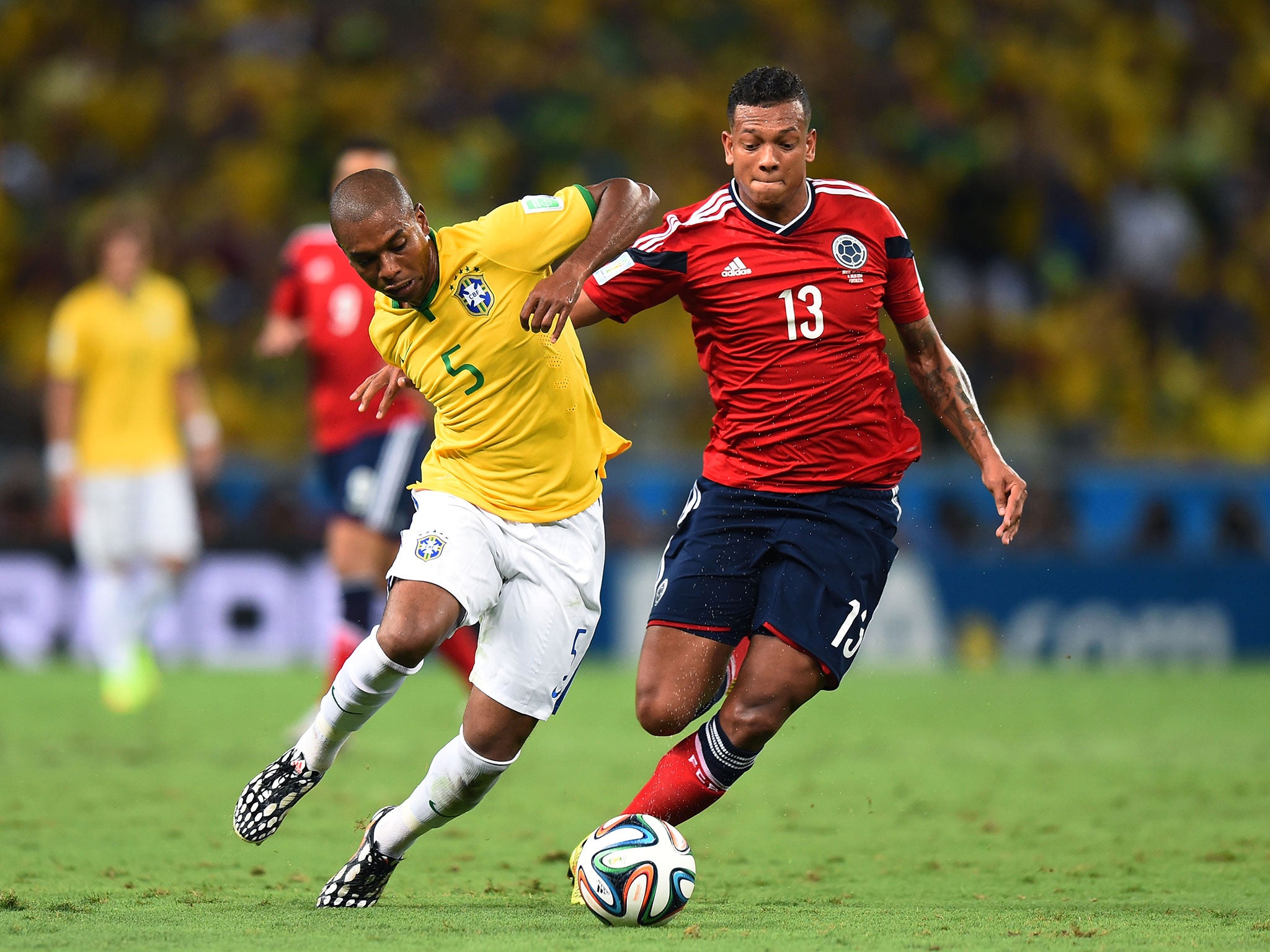 Fernandinho challenges Freddy Guarin