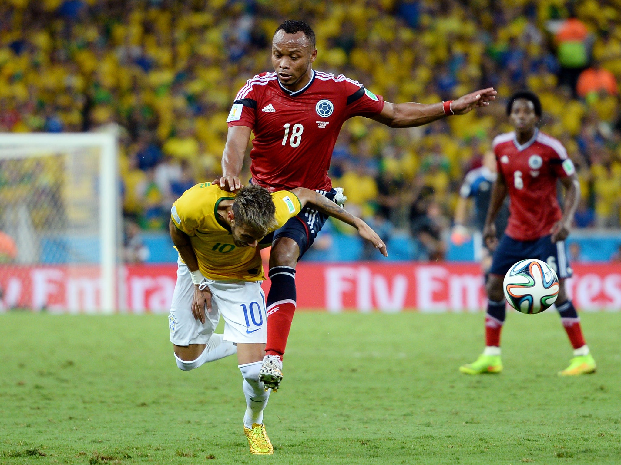 Juan Camilo Zuniga challenges Neymar