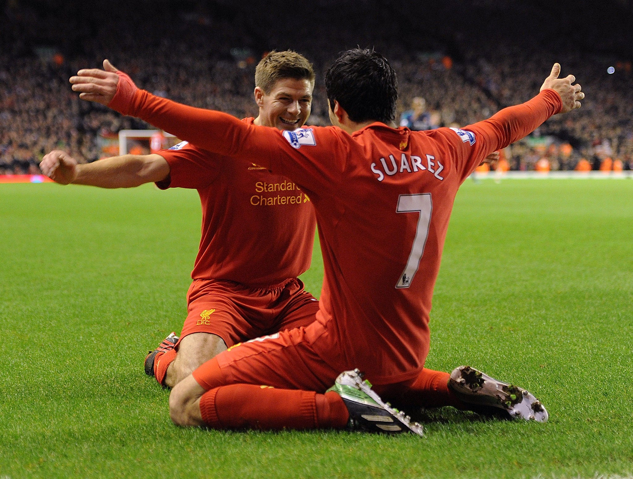 Steven Gerrard celebrates with Luis Suarez