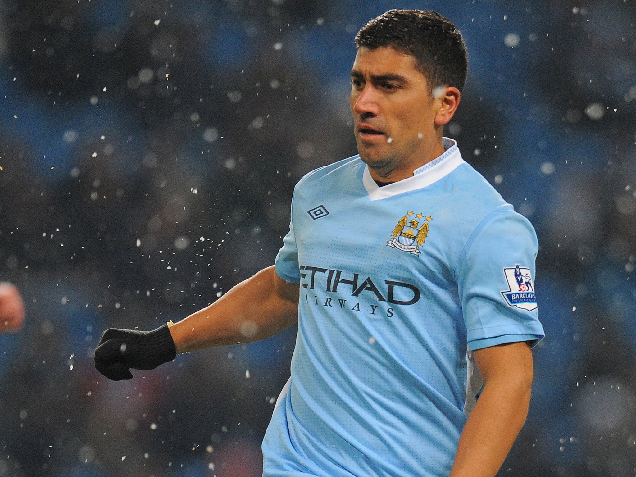 David Pizarro in action for Manchester City