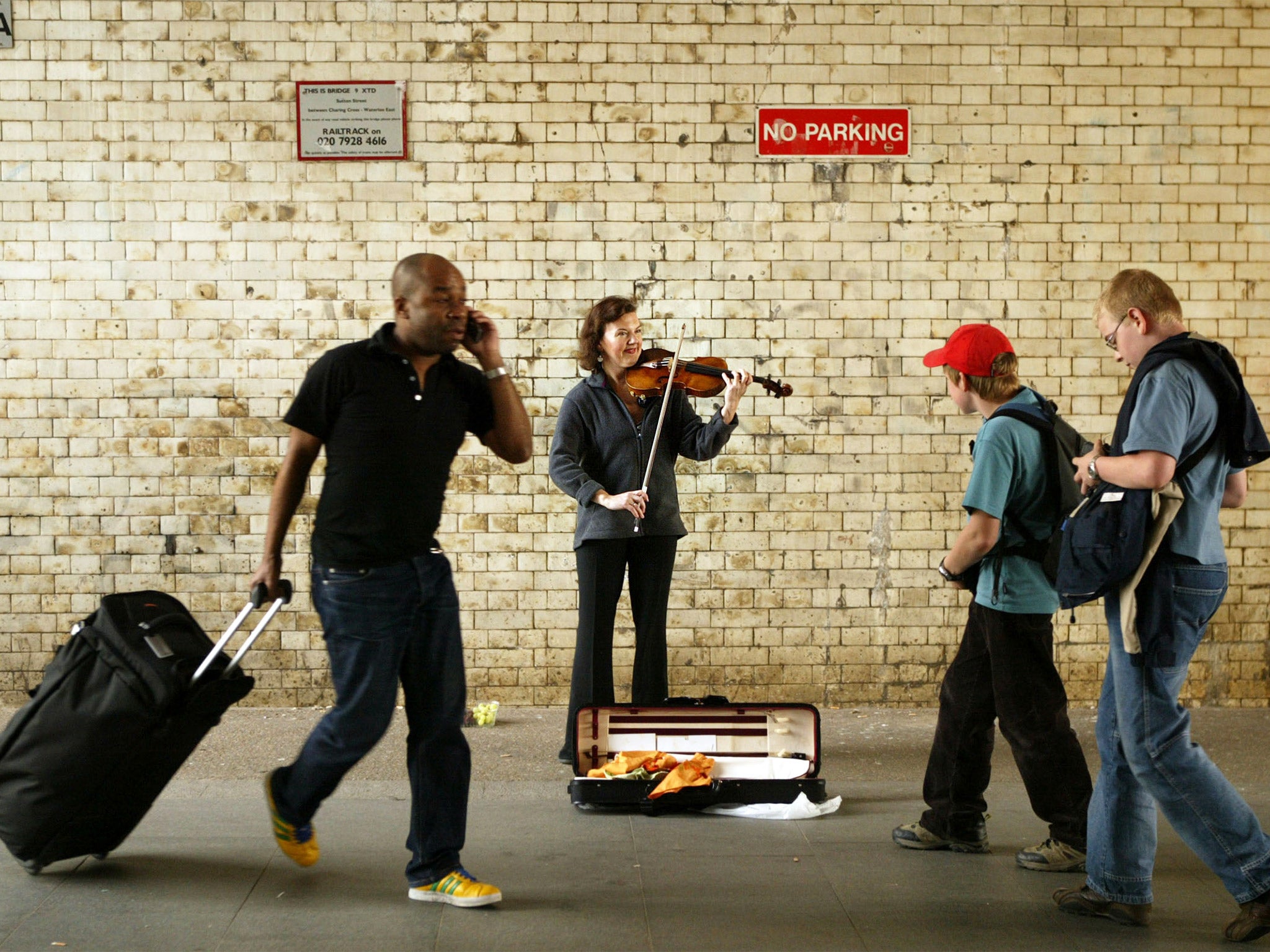 Off the wall: Tasmin Little busking at Waterloo station