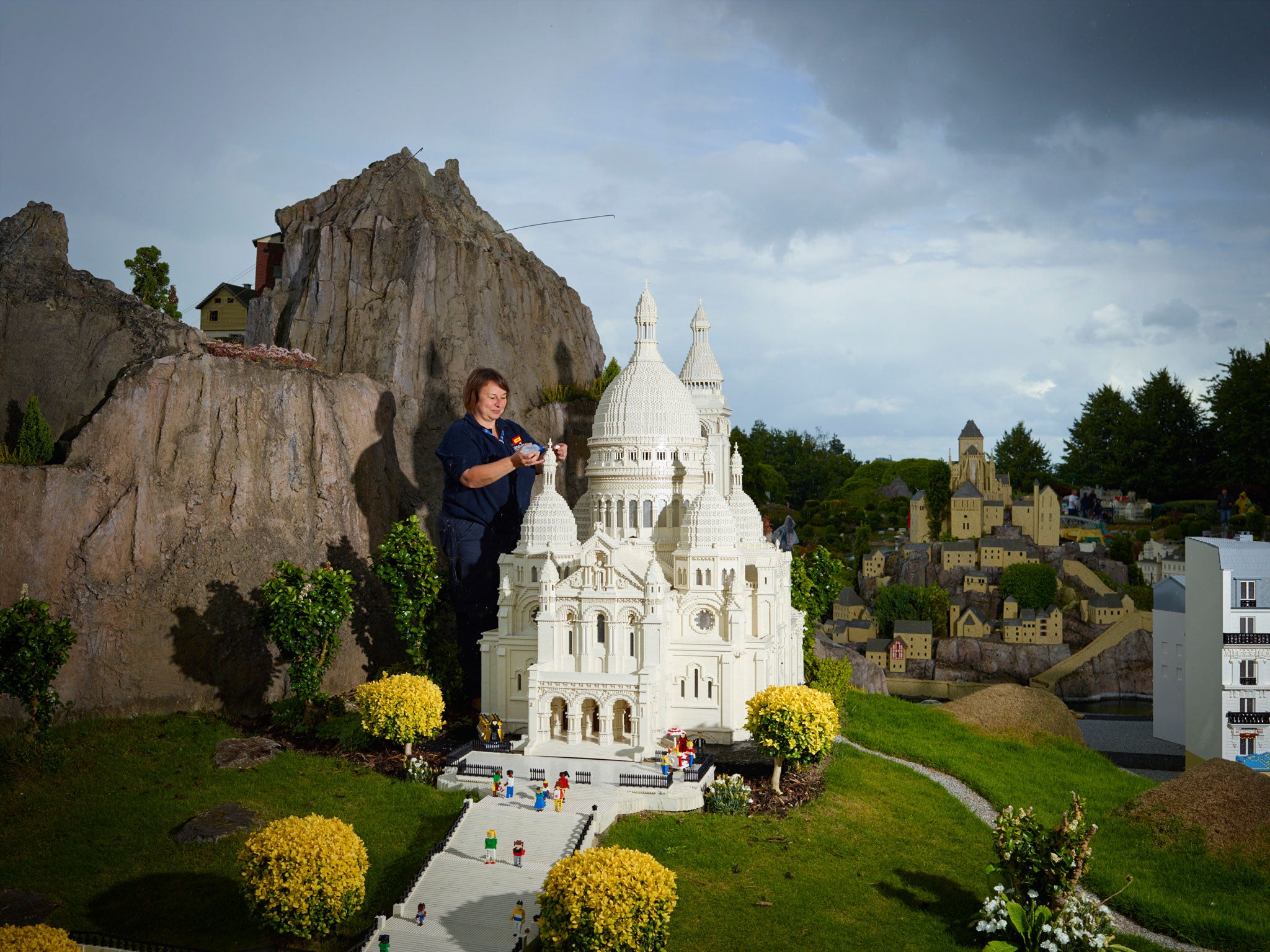 Paula Laughton finishes off the model of Montmartre